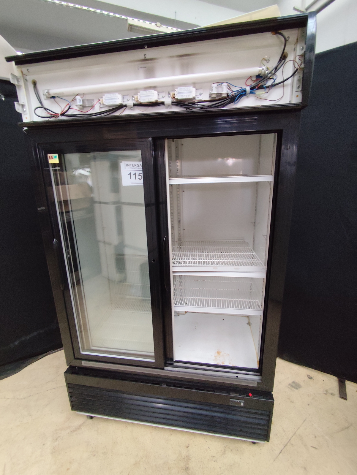 Üvegajtós hűtő 2