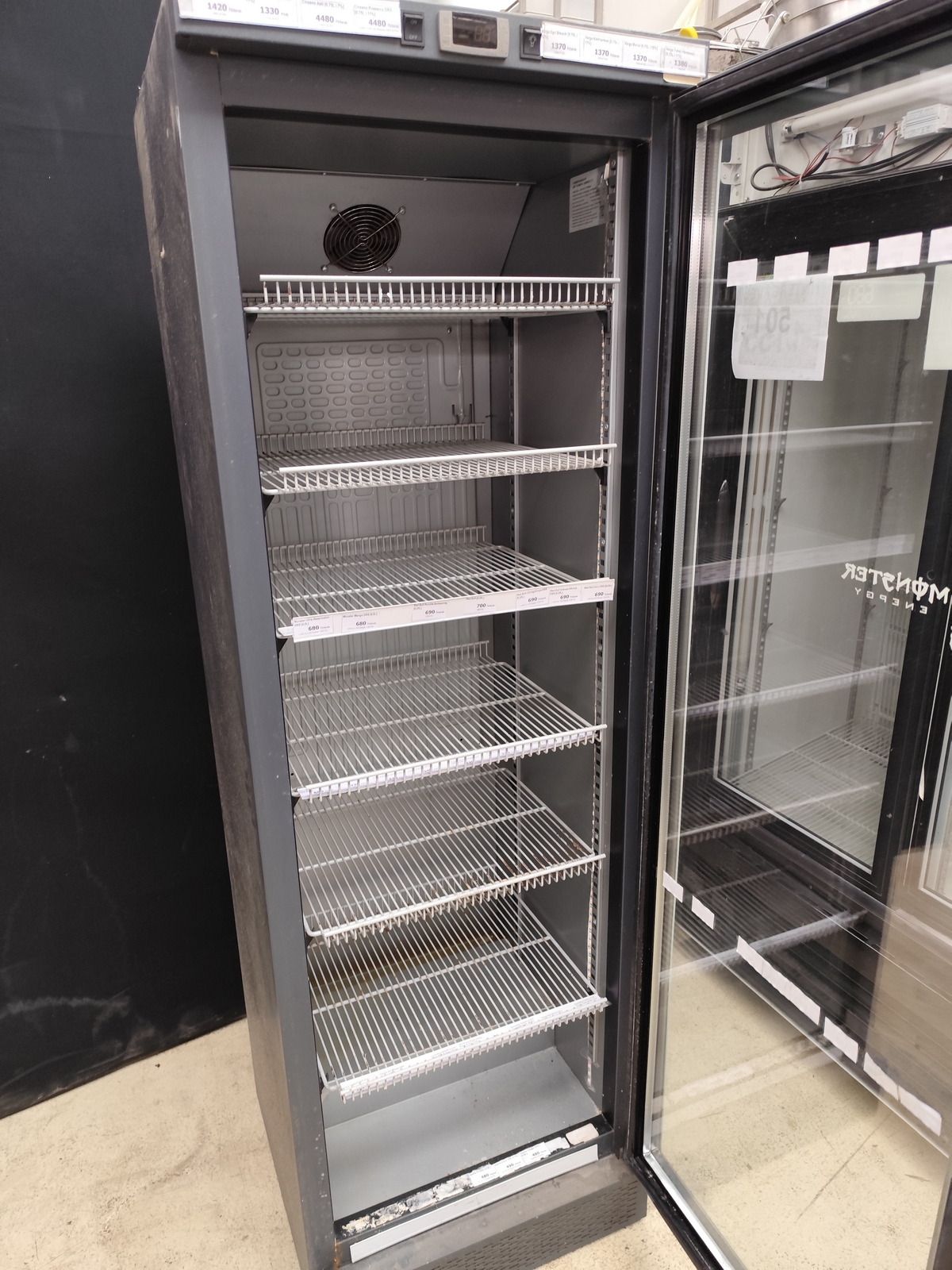 Üvegajtós hűtő 2