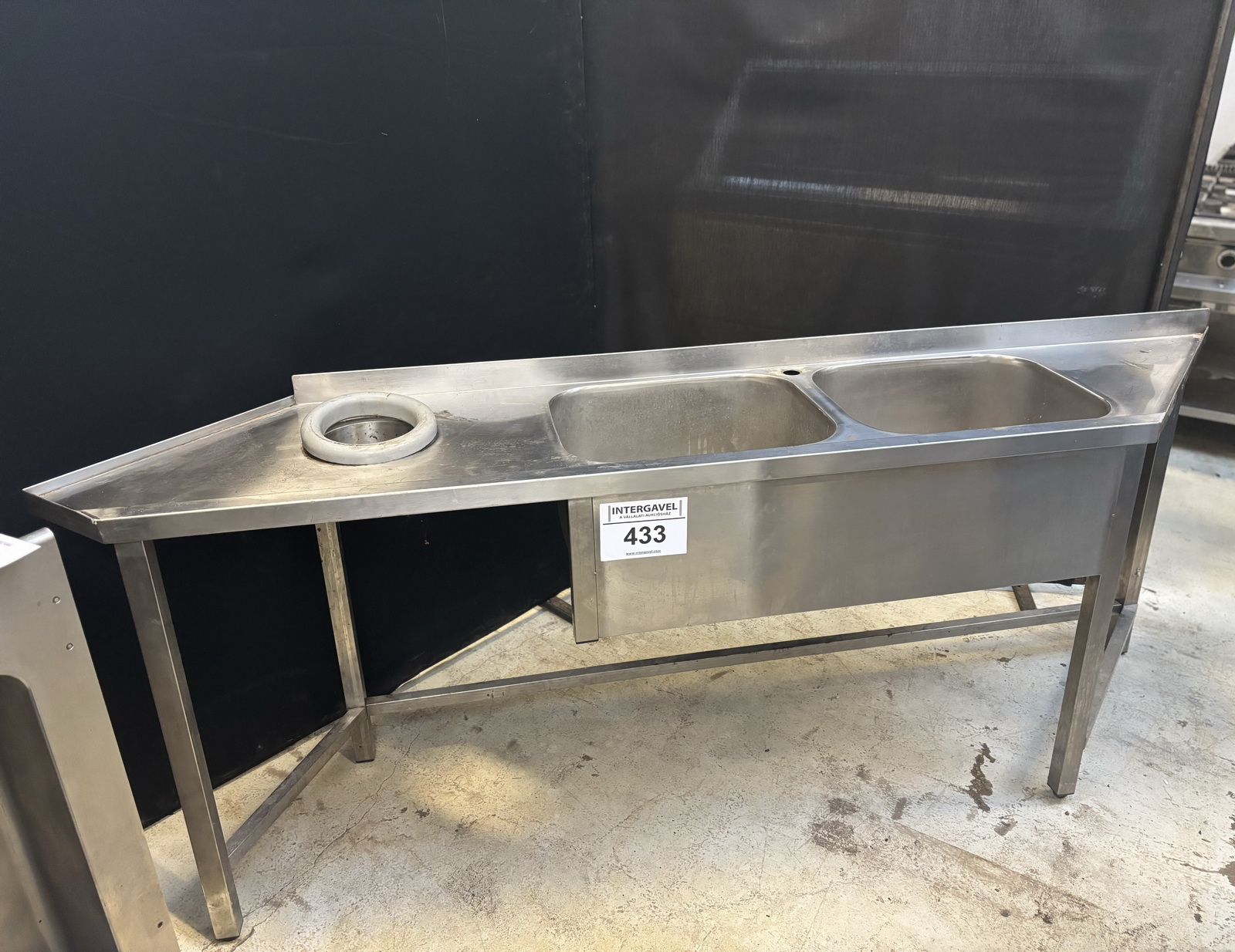 Kétmedencés mosogató moslékolóval