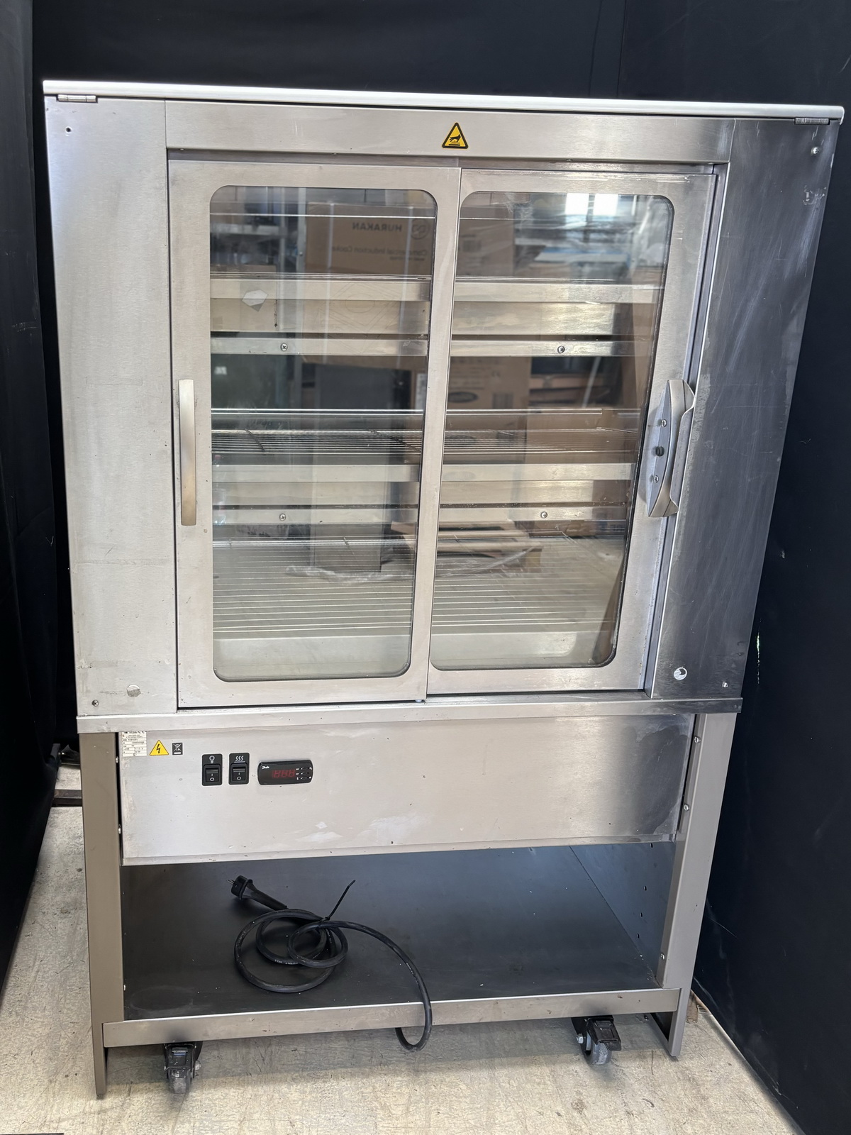 Melegentartó vitrin  3