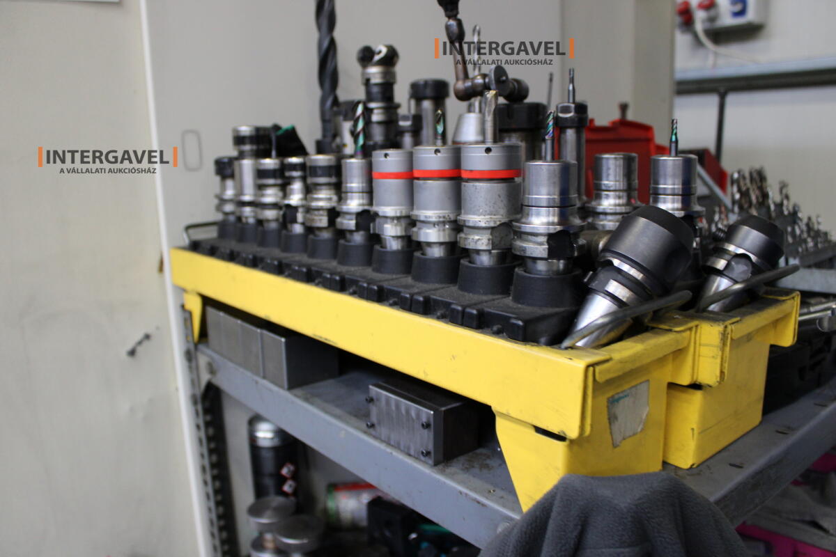 FANUC ROBODRILL α-T14iFL CNC megmunkálóközpont 19