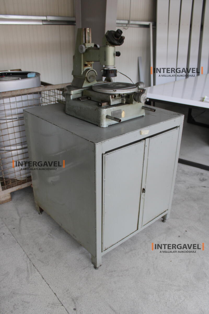 Mérőmikroszkóp és szekrény 2