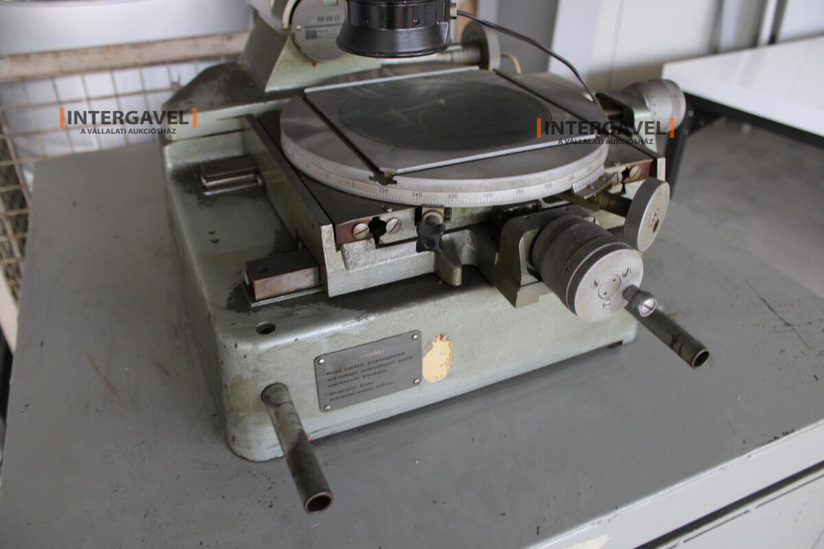 Mérőmikroszkóp és szekrény 3