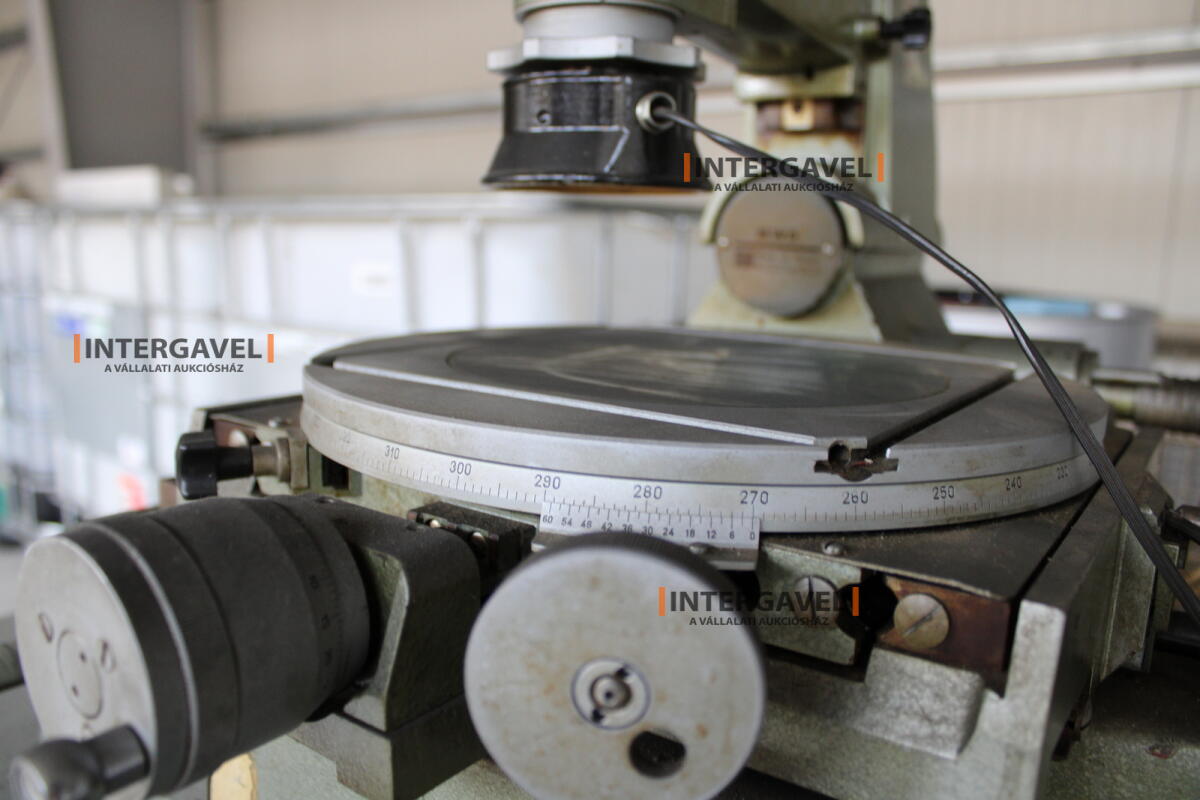 Mérőmikroszkóp és szekrény 5