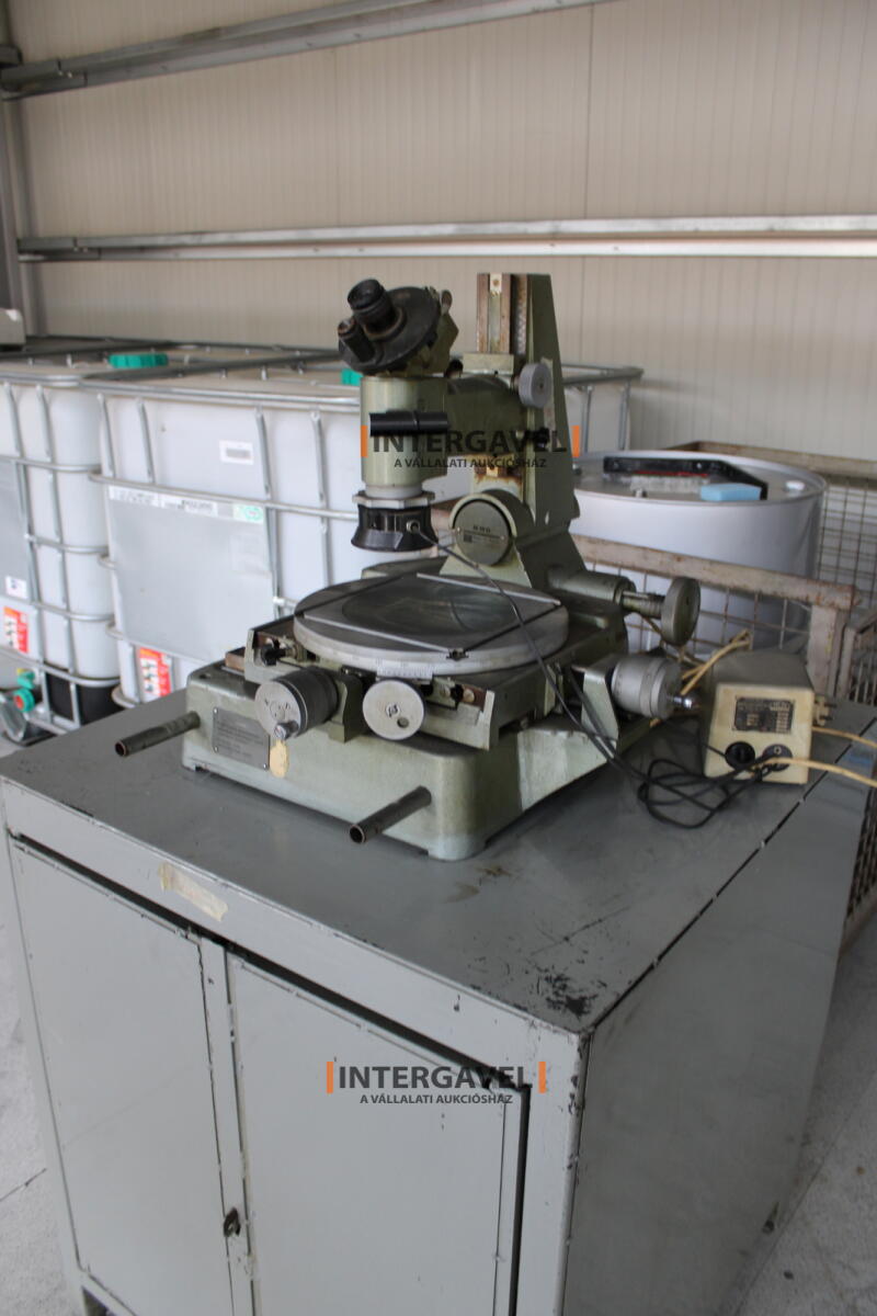 Mérőmikroszkóp és szekrény 6