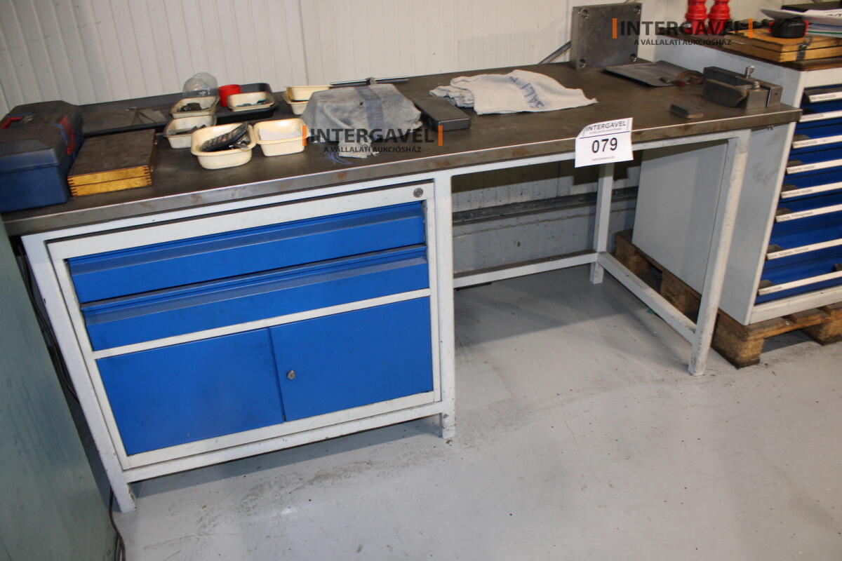 Műhelyasztal 3