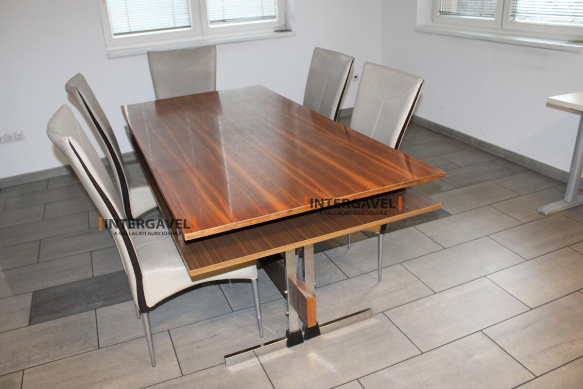 Asztal és székek 2