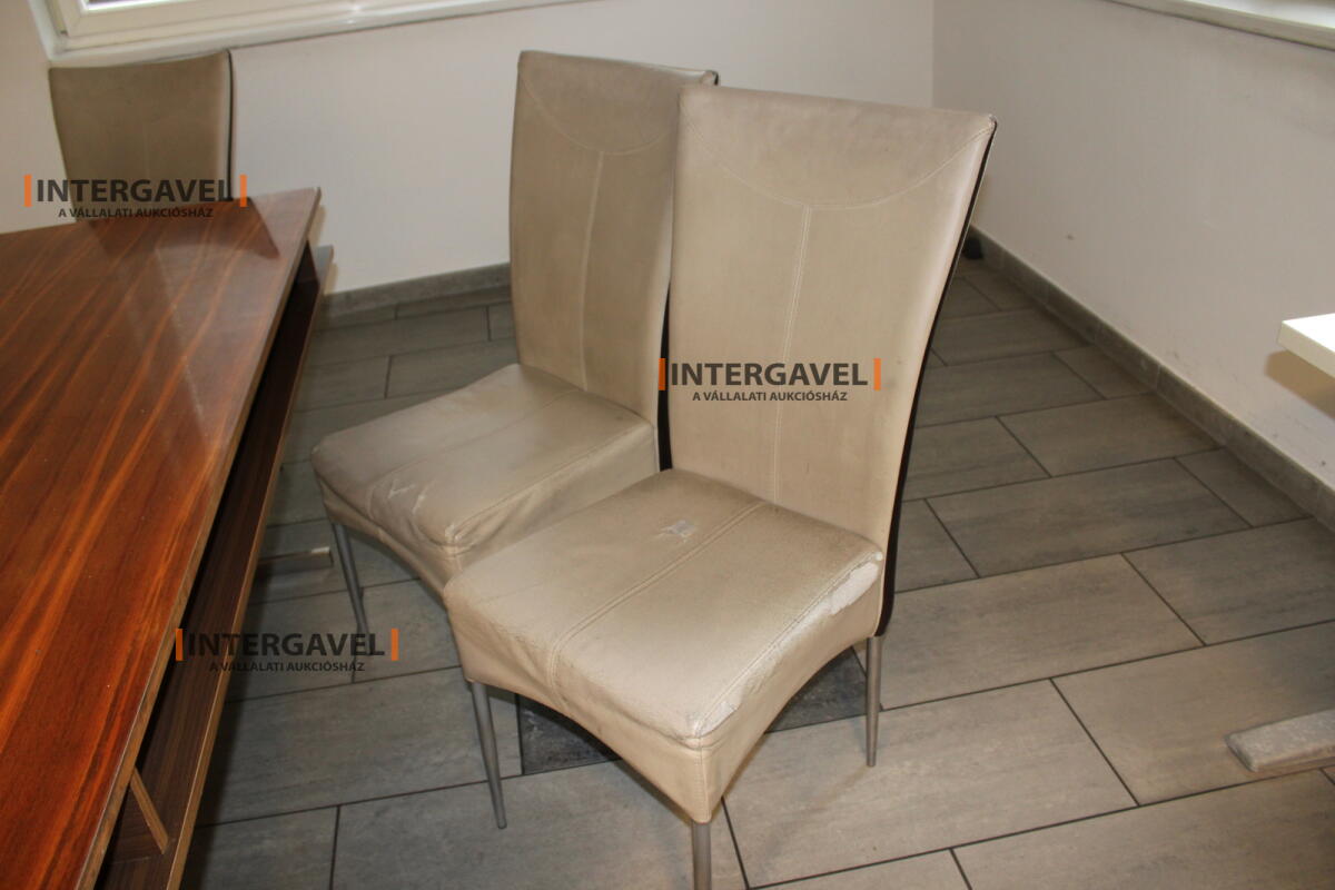 Asztal és székek 3