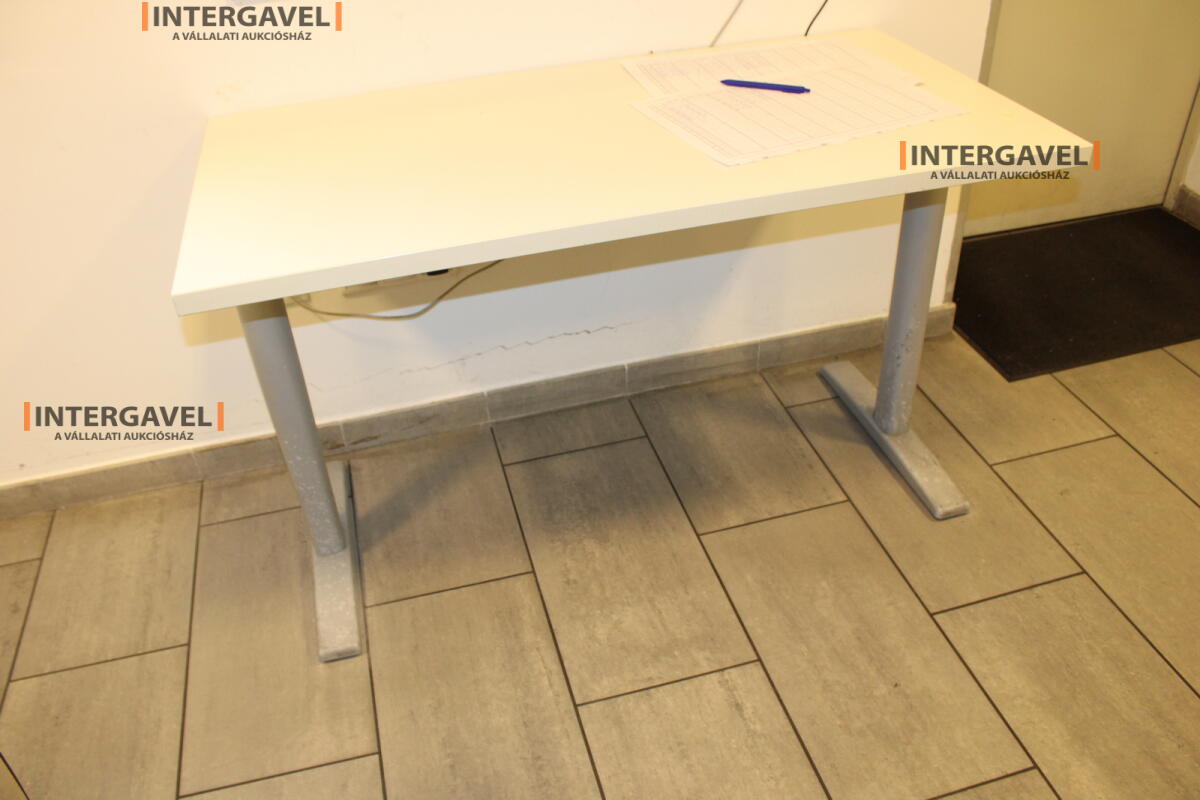 Asztal és székek 6