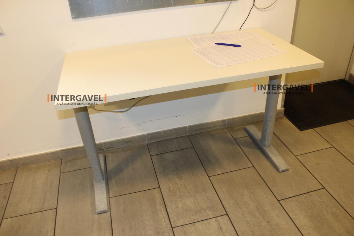 Asztal és székek 7