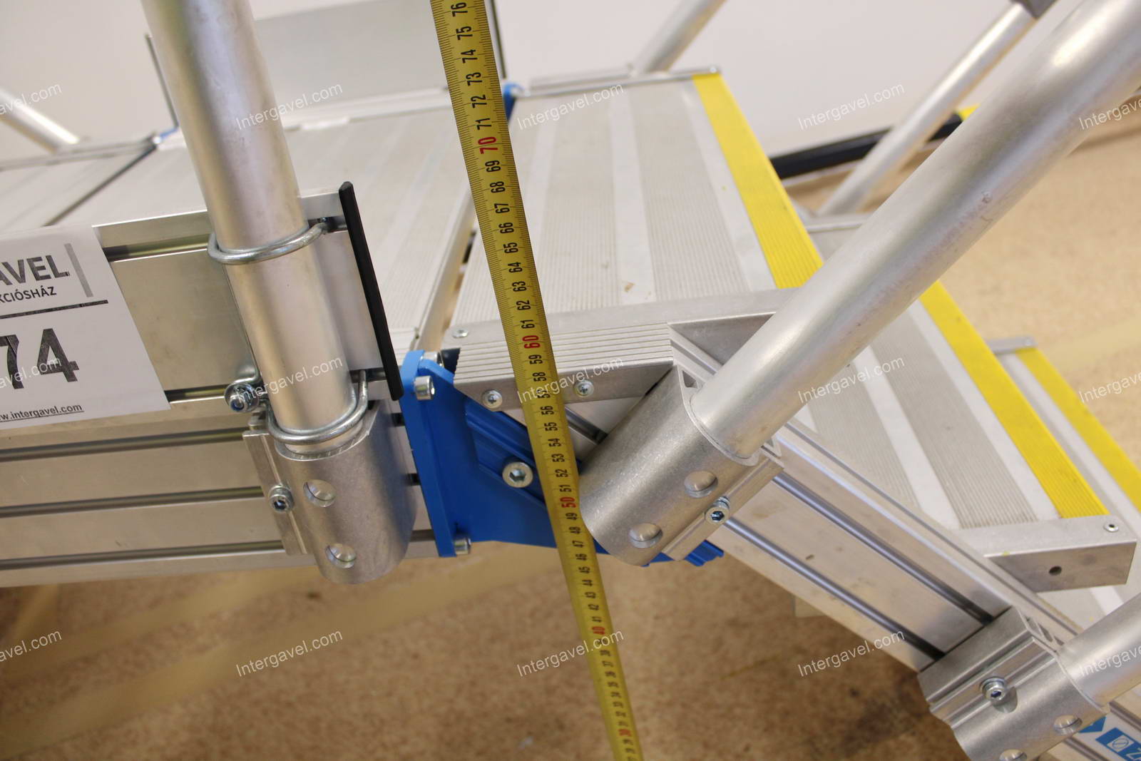 Átjáró lépcső, dobogó - Zarges 8