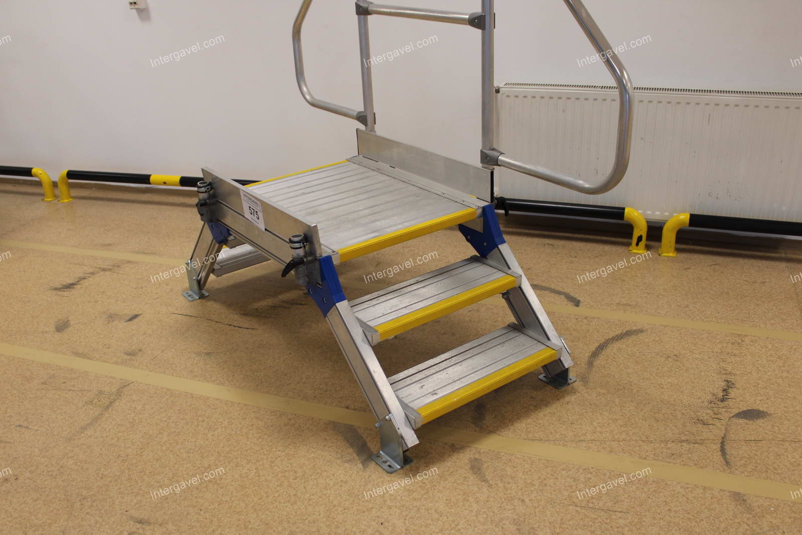 Átjáró lépcső, dobogó 3