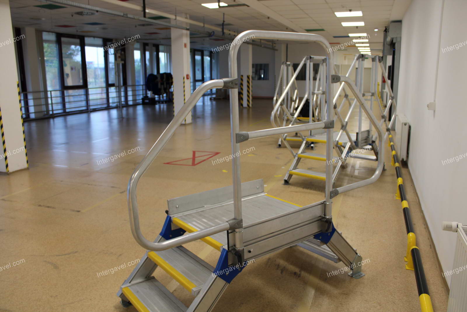 Átjáró lépcső, dobogó 5