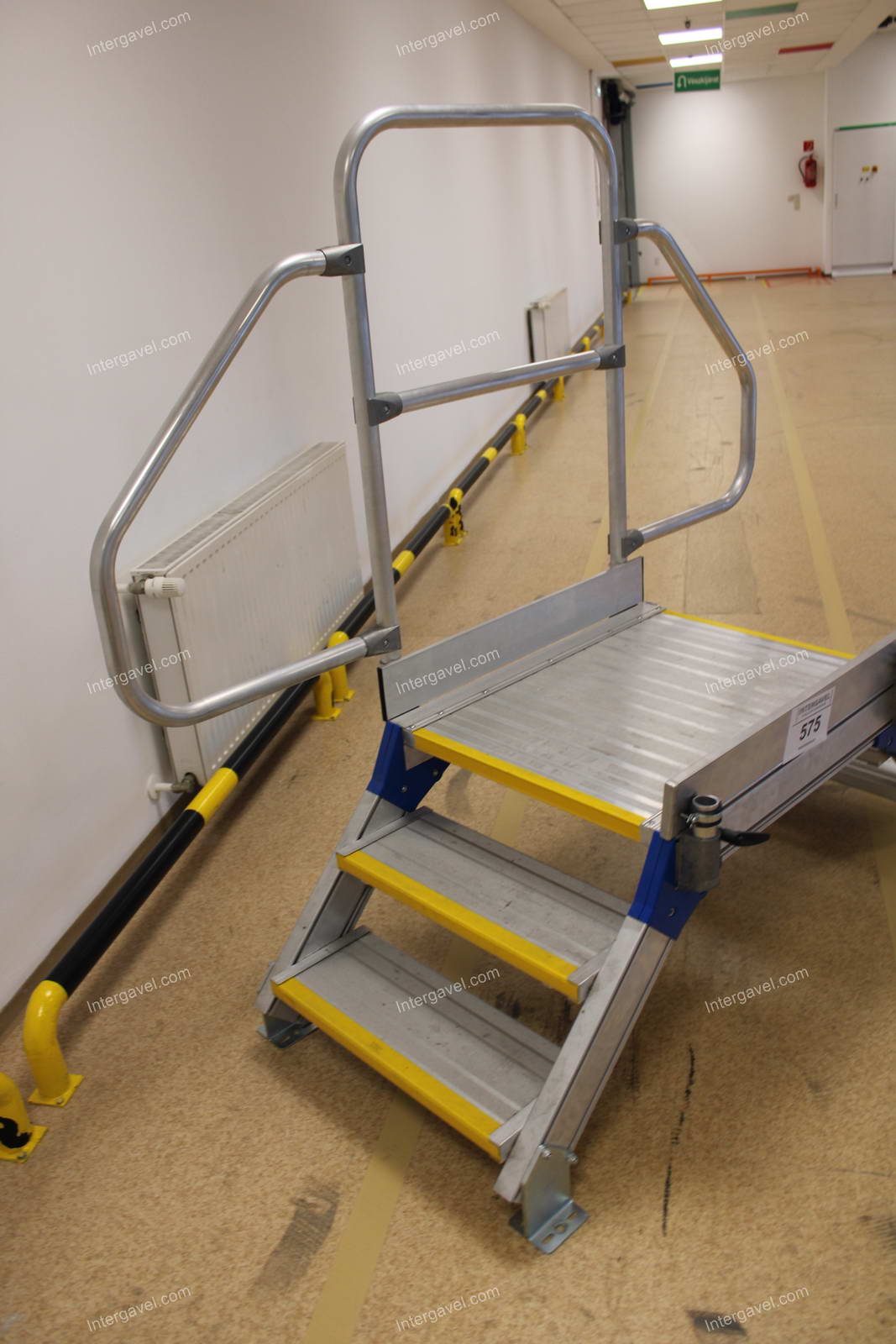 Átjáró lépcső, dobogó 7