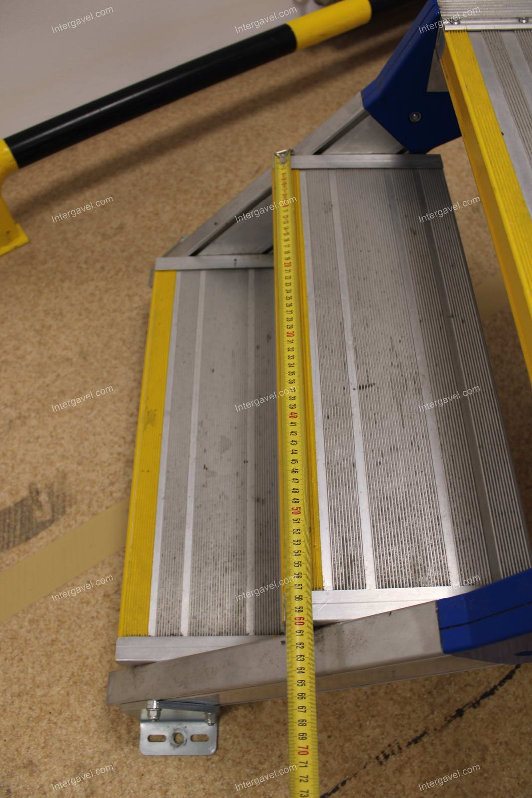 Átjáró lépcső, dobogó 8