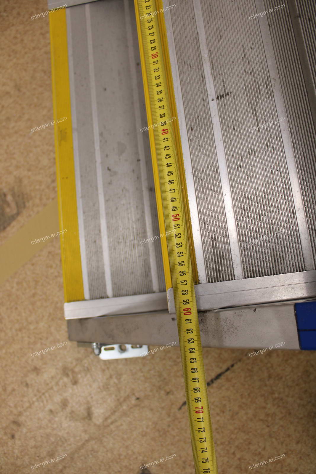 Átjáró lépcső, dobogó 9