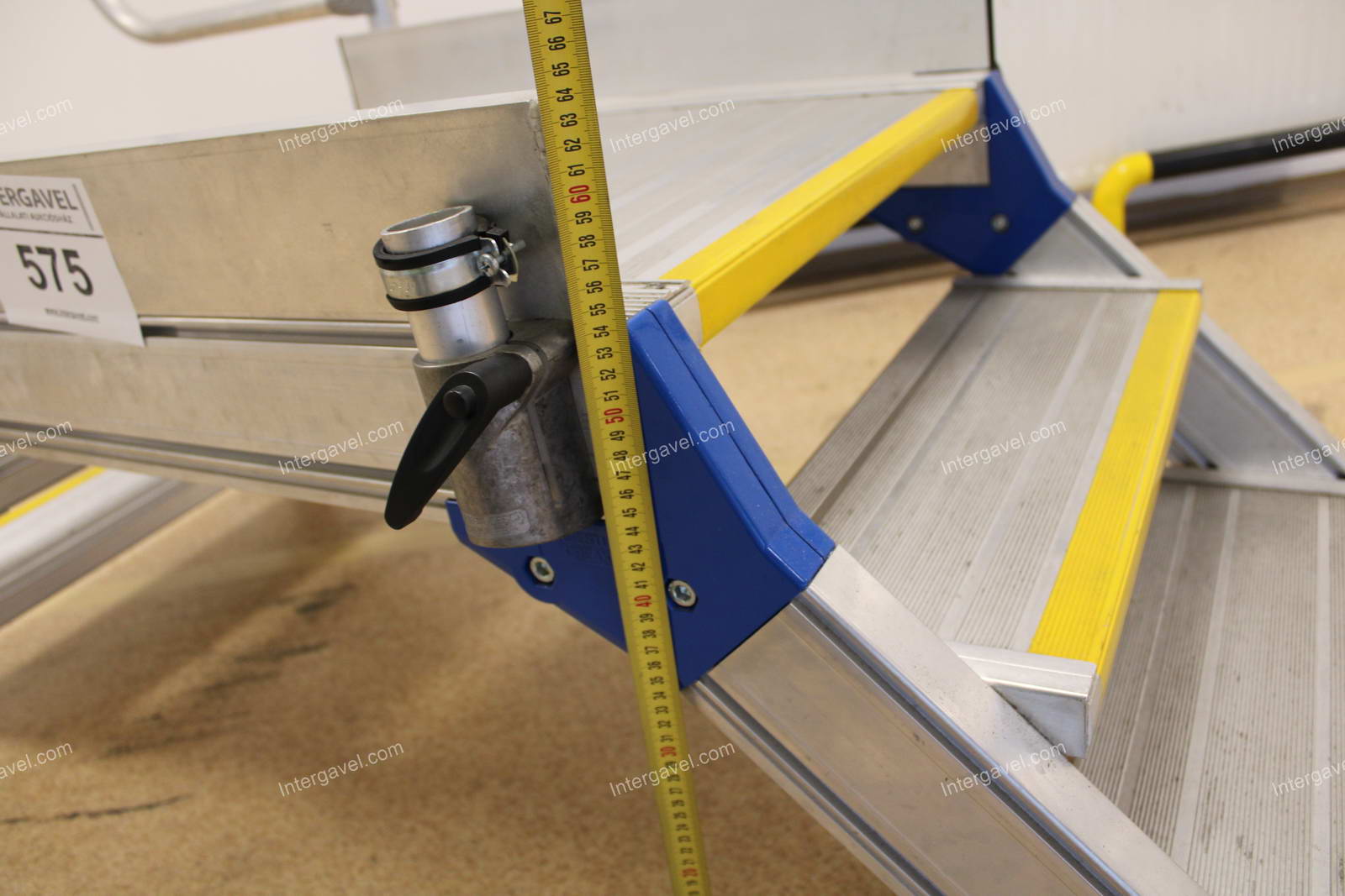 Átjáró lépcső, dobogó 11