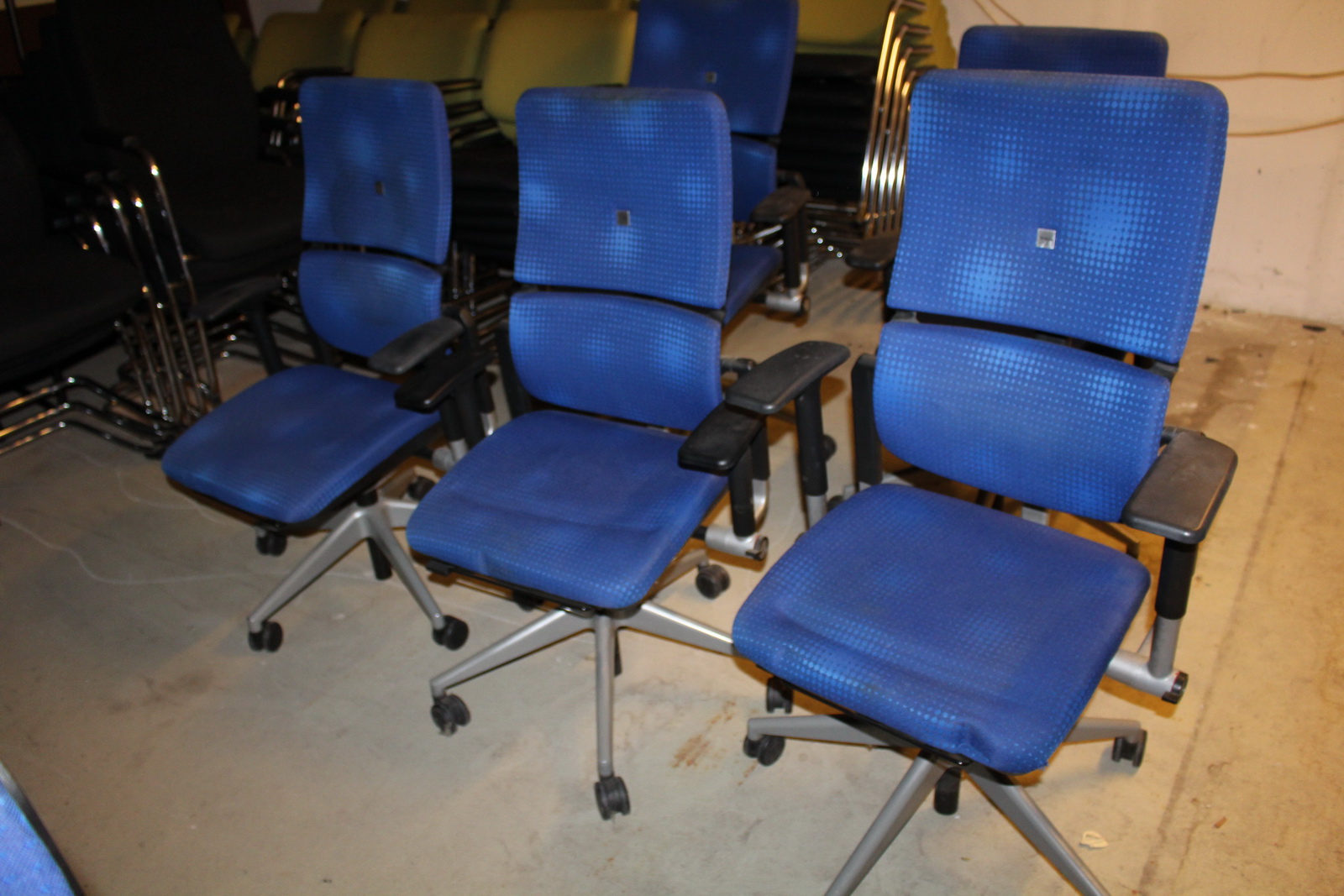 Irodai szék (kék) 3