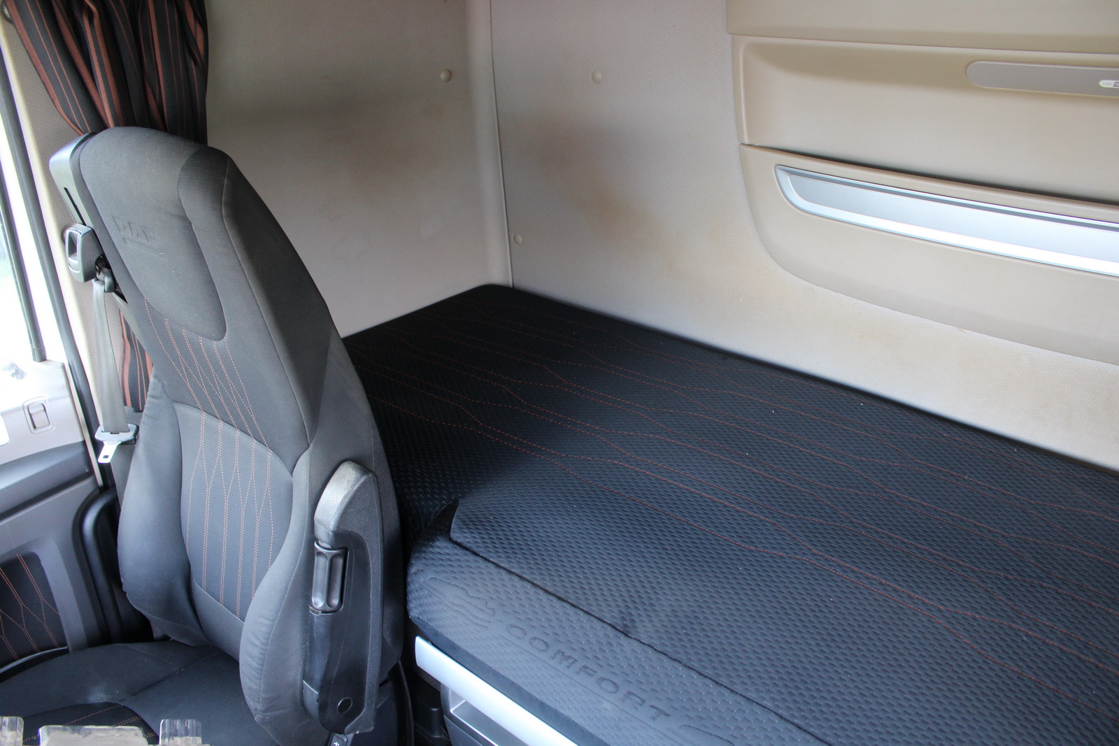 Nyergesvontató-DAF XF480FT 17