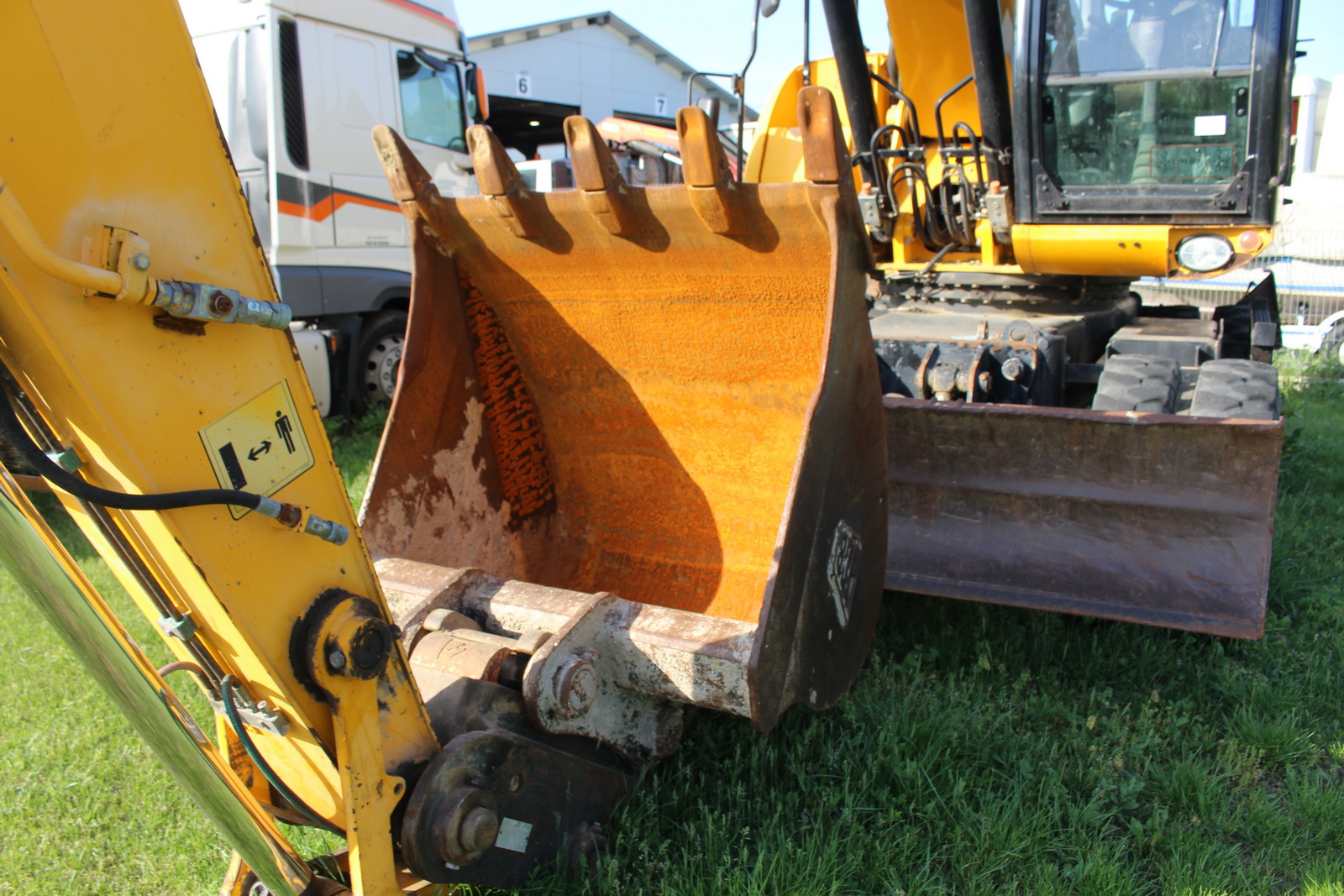 Gumikerekes kotró- JCB JS160W 5