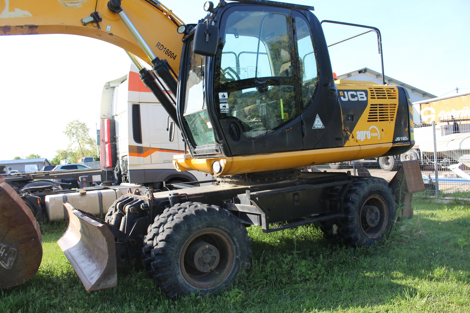 Gumikerekes kotró- JCB JS160W 8