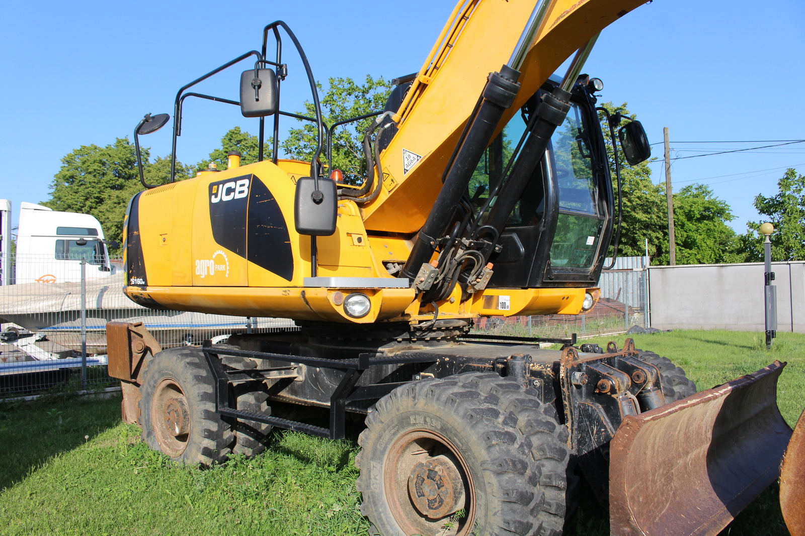 Gumikerekes kotró- JCB JS160W 10