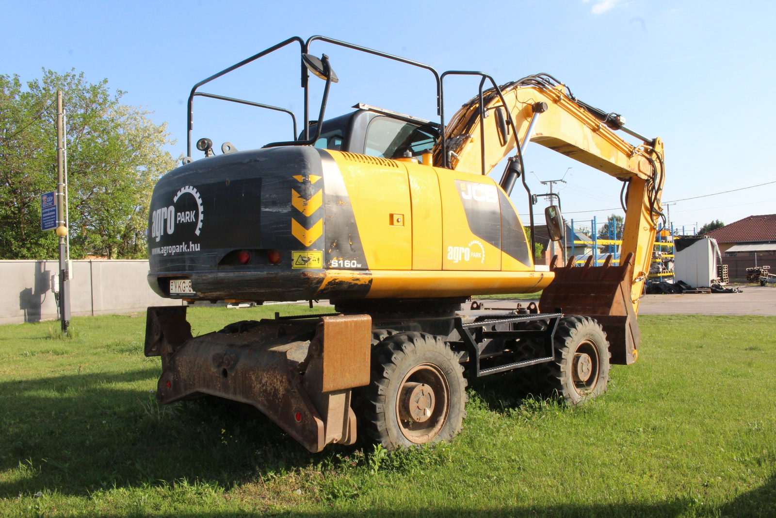 Gumikerekes kotró- JCB JS160W 11