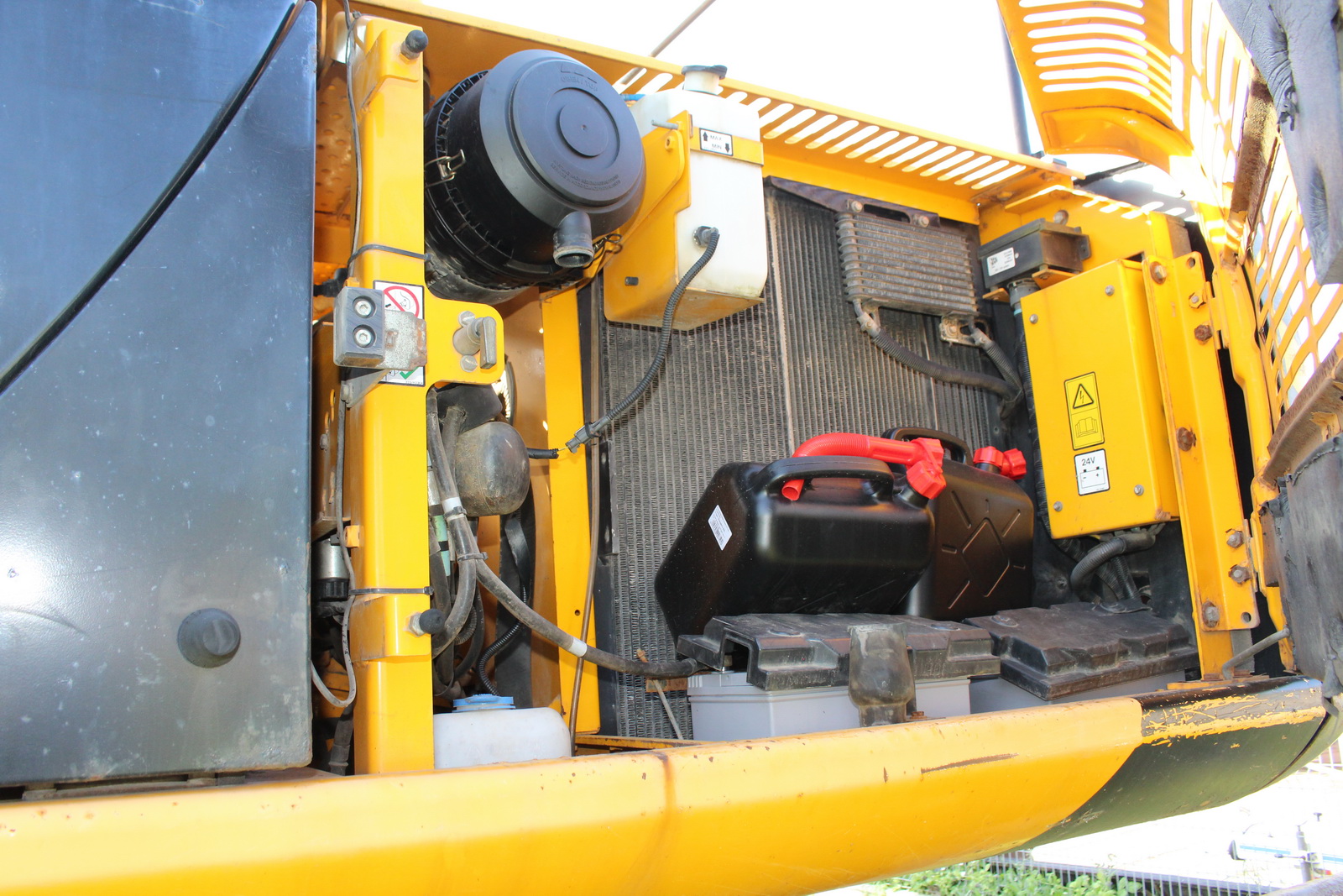 Gumikerekes kotró- JCB JS160W 15