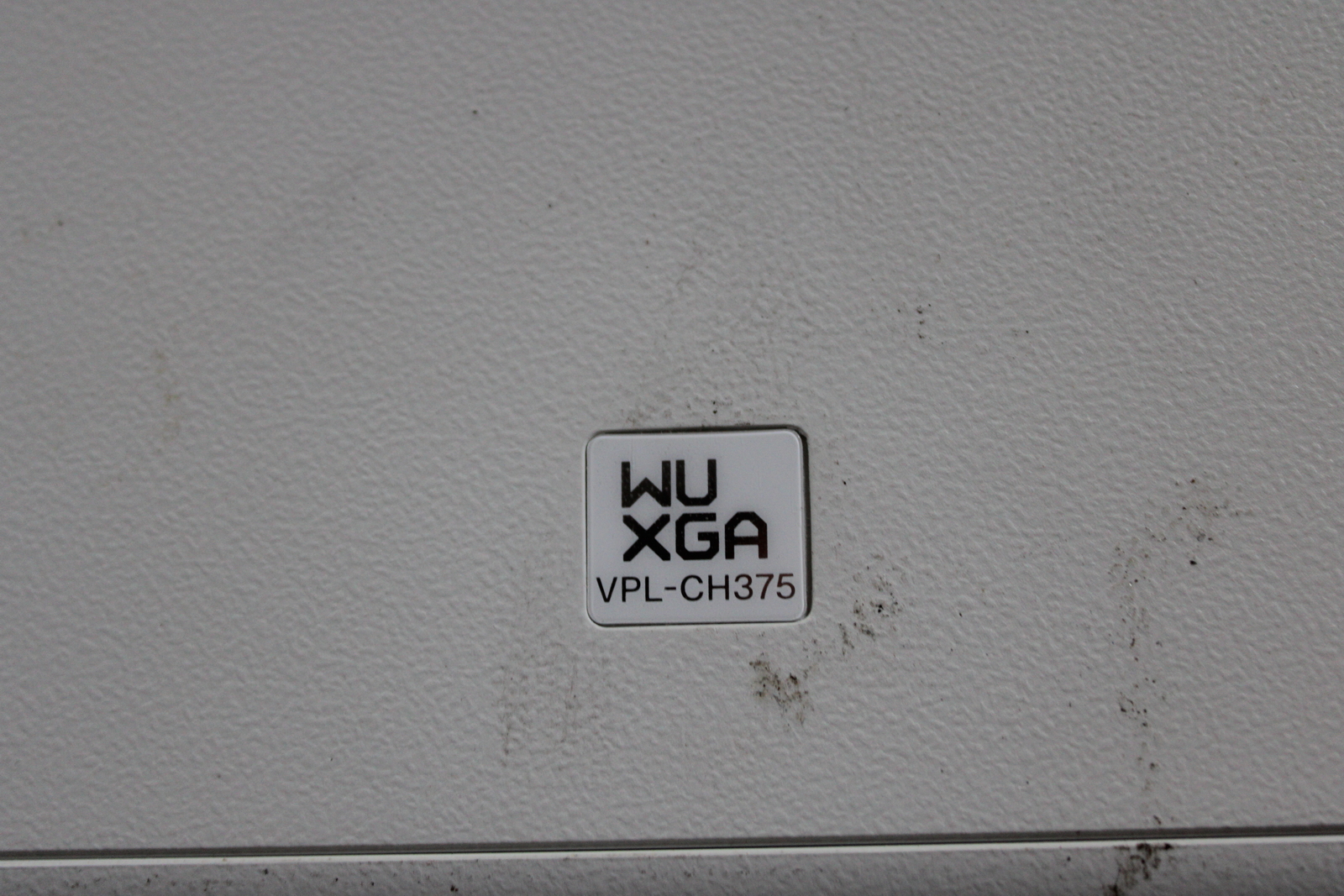 Sony VPL-CH375 projector 3