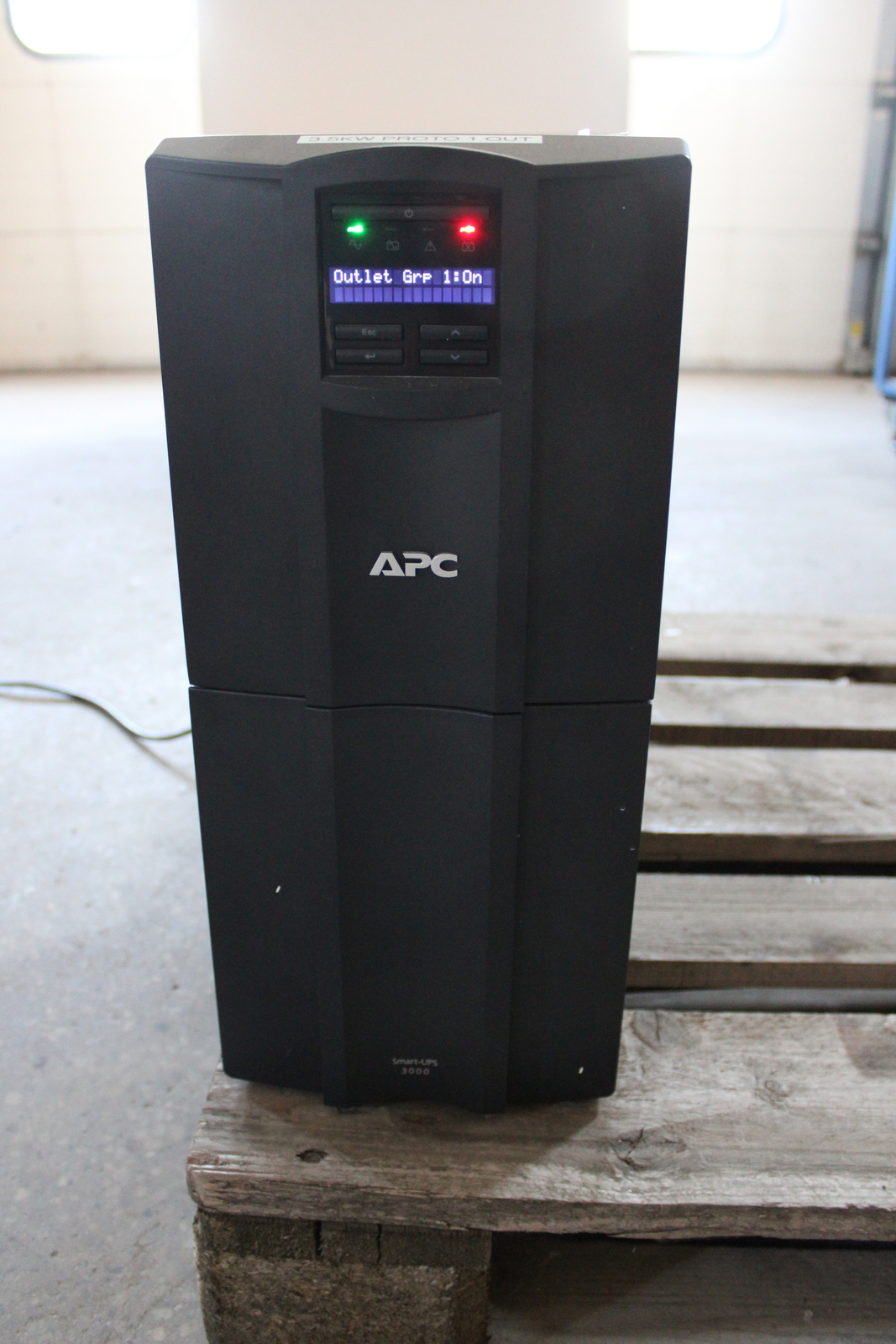 APC Smart UPS3000 2