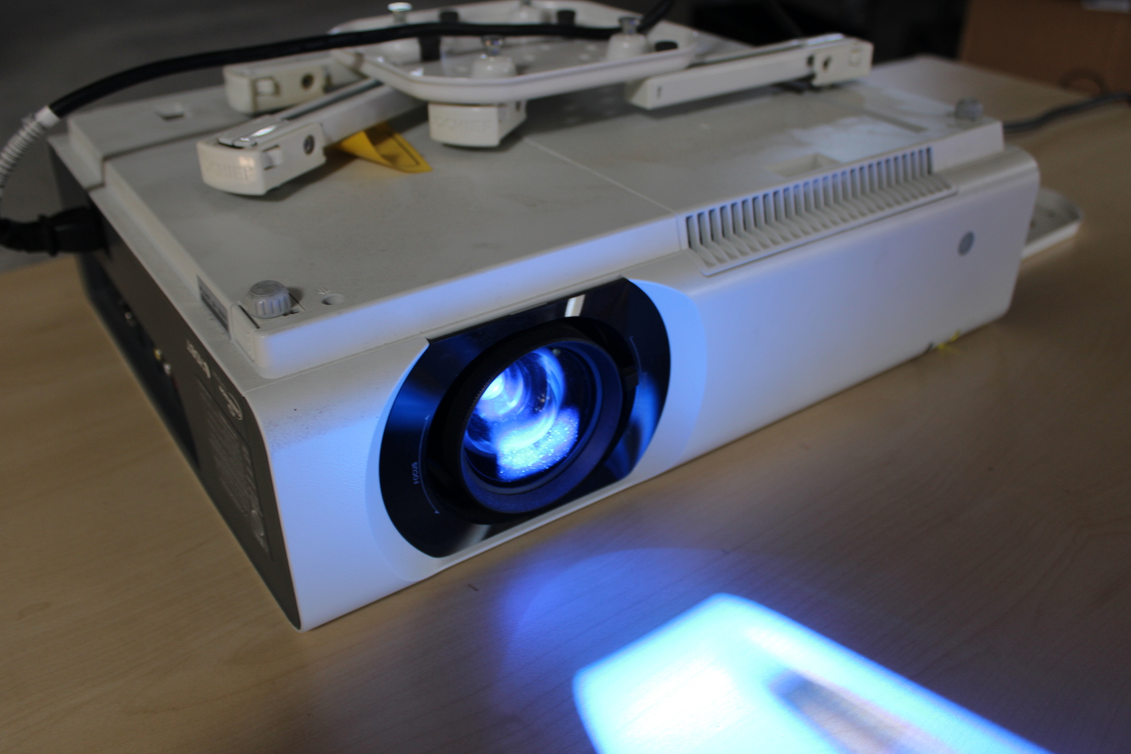 Sony VPL-CH375 projector 7