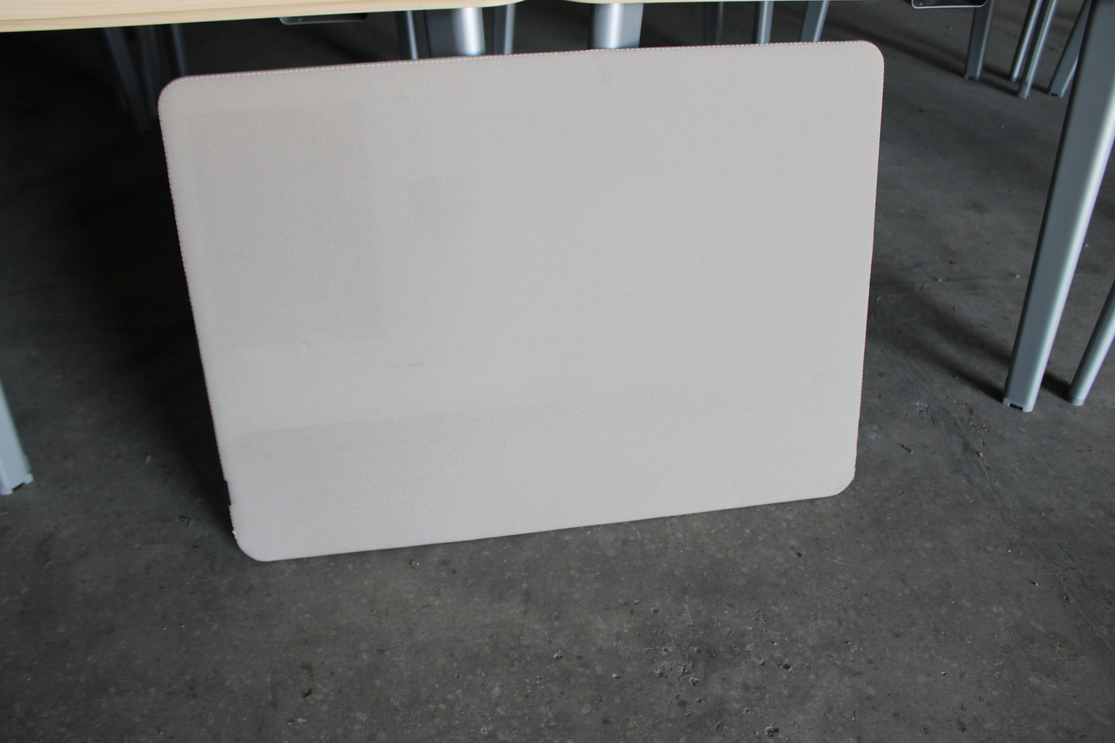 Table screen (short)