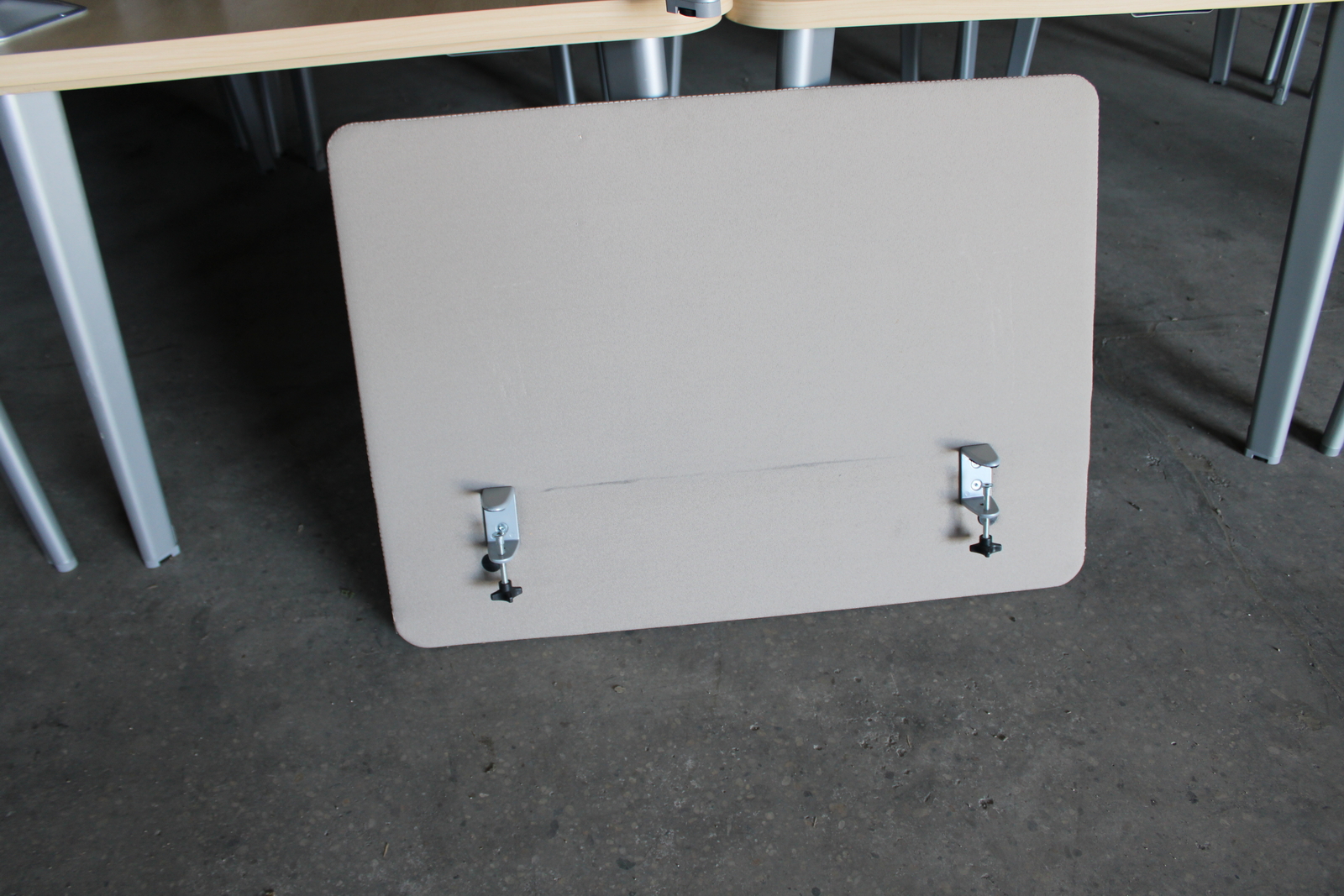 Table screen (short) 2