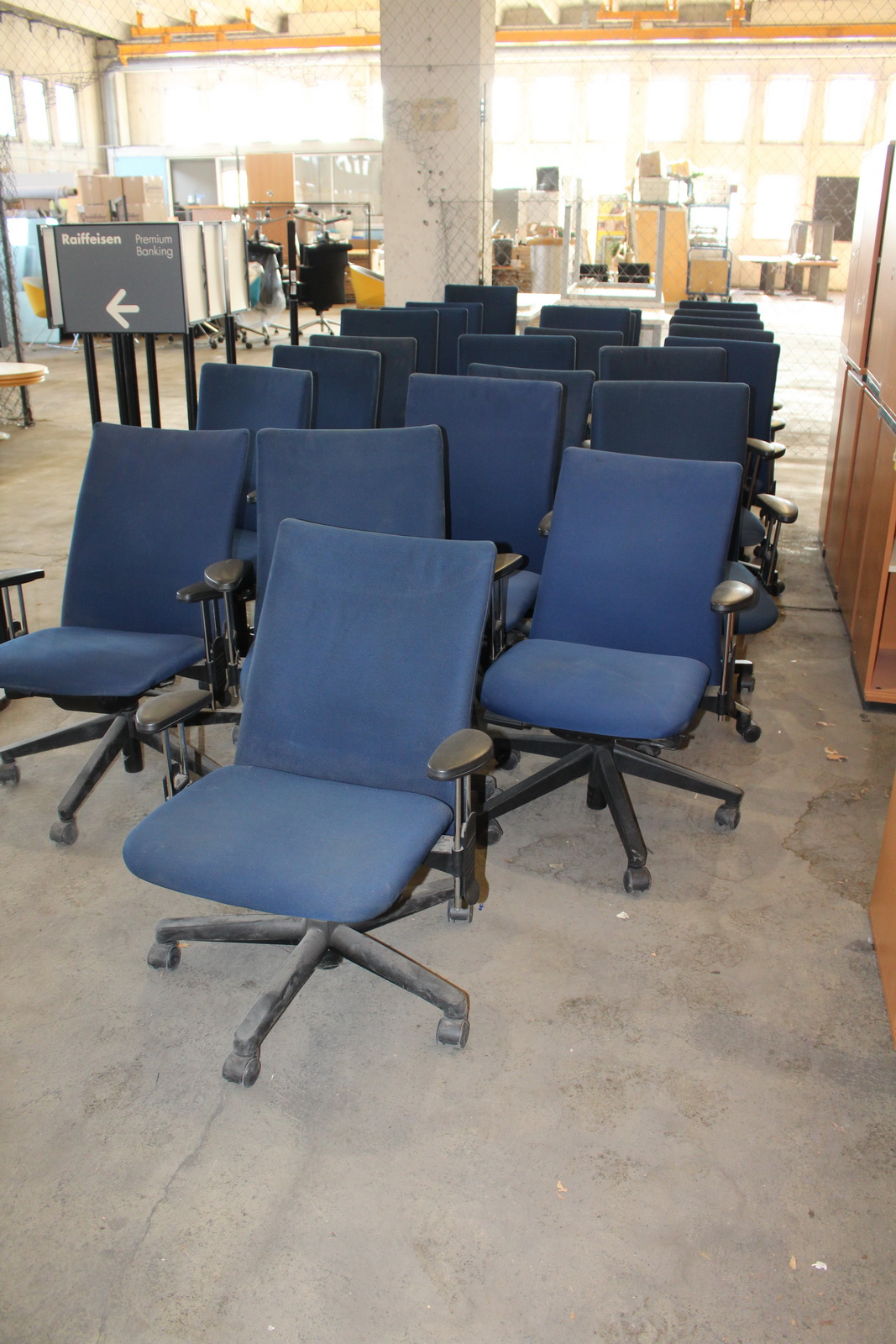 Görgős szék (kék-Comforto)