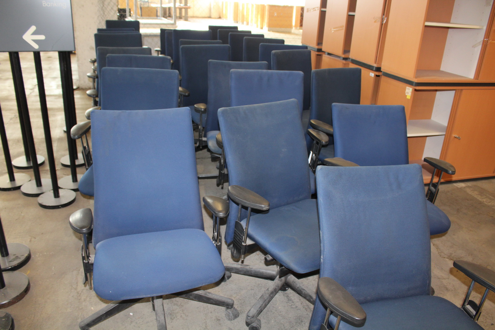 Görgős szék (kék-Comforto) 2