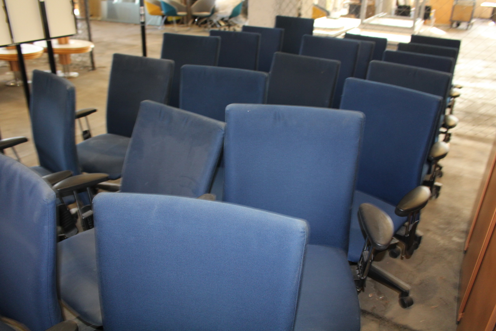 Görgős szék (kék-Comforto) 6