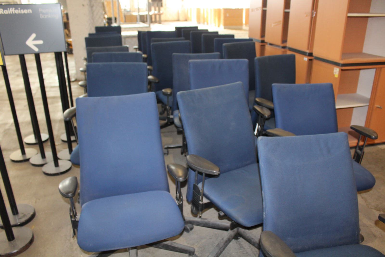 Görgős szék (kék-Comforto) 7