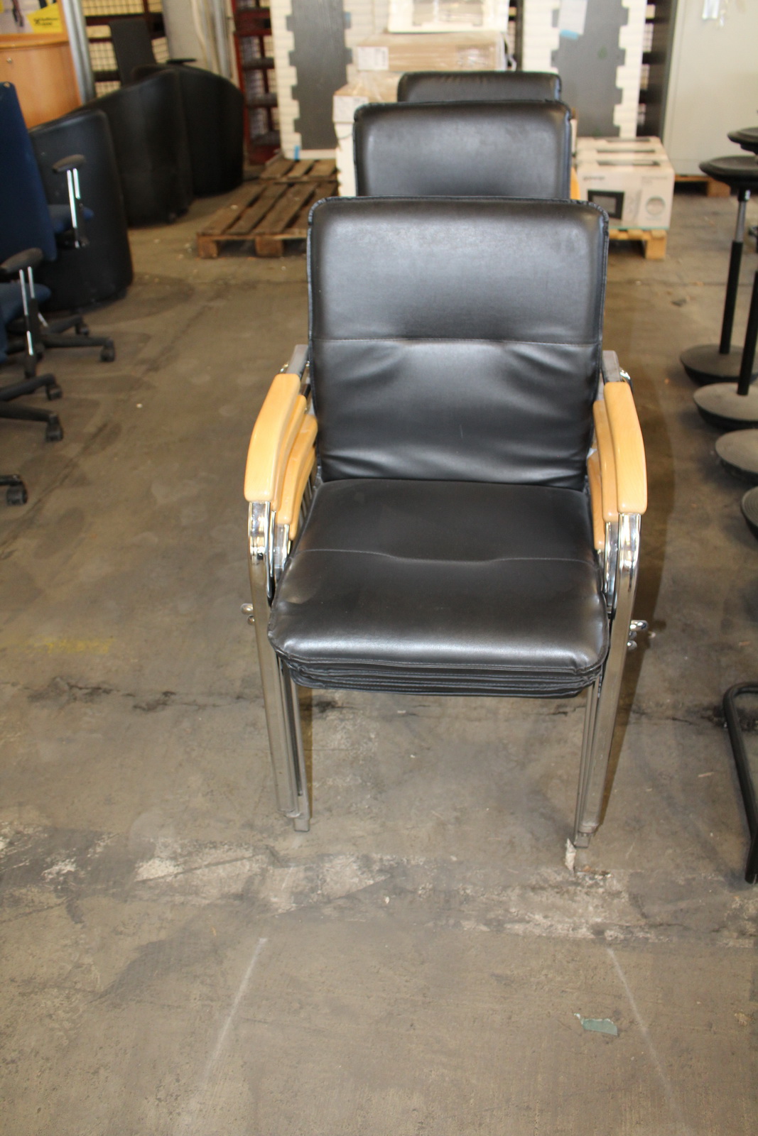 Tárgyalószék (fekete-fakarfás) 2