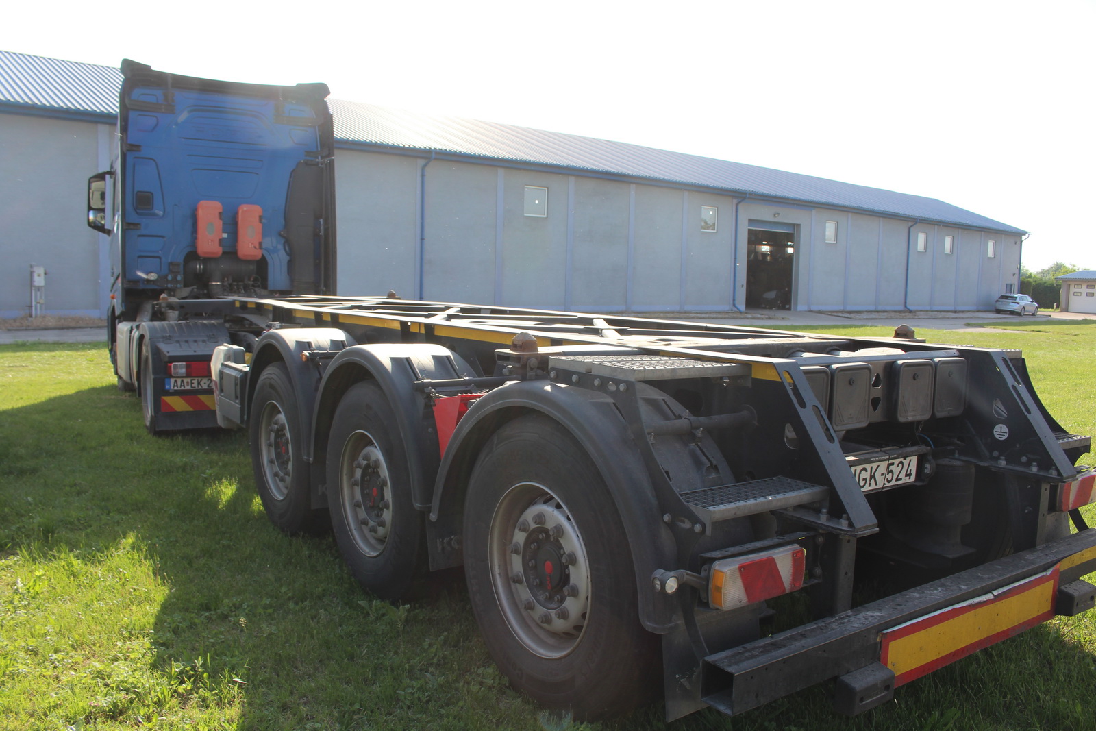 Nyergesvontató és pótkocsi 6