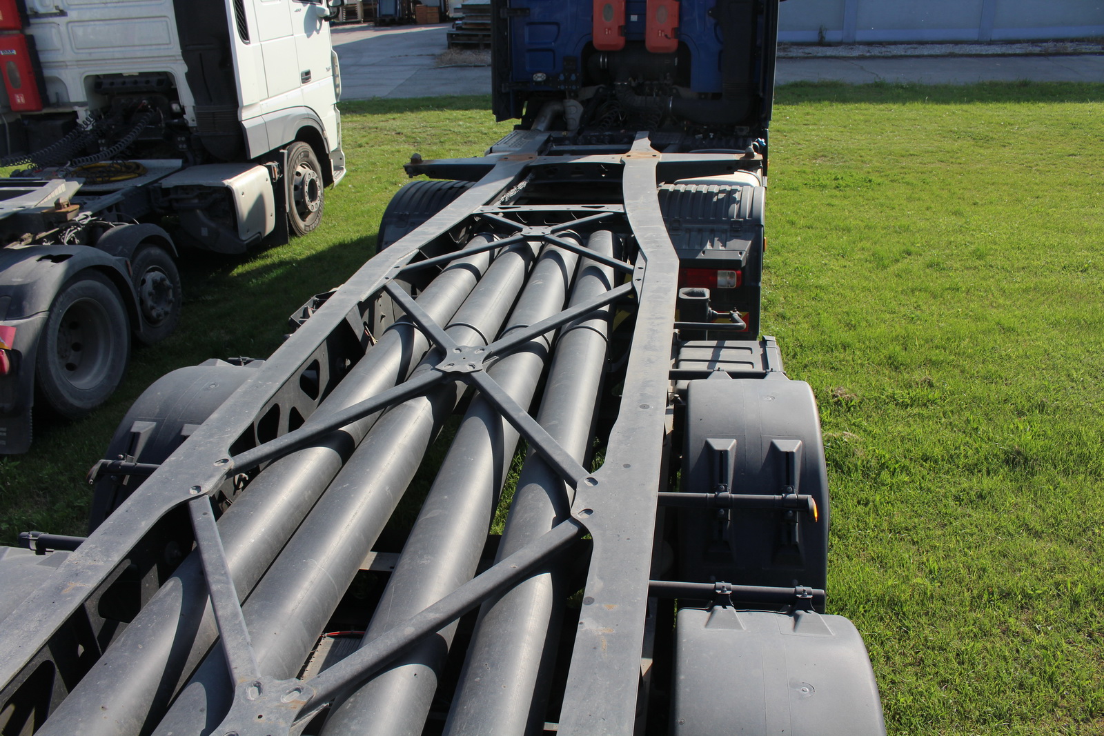 Nyergesvontató és pótkocsi 8