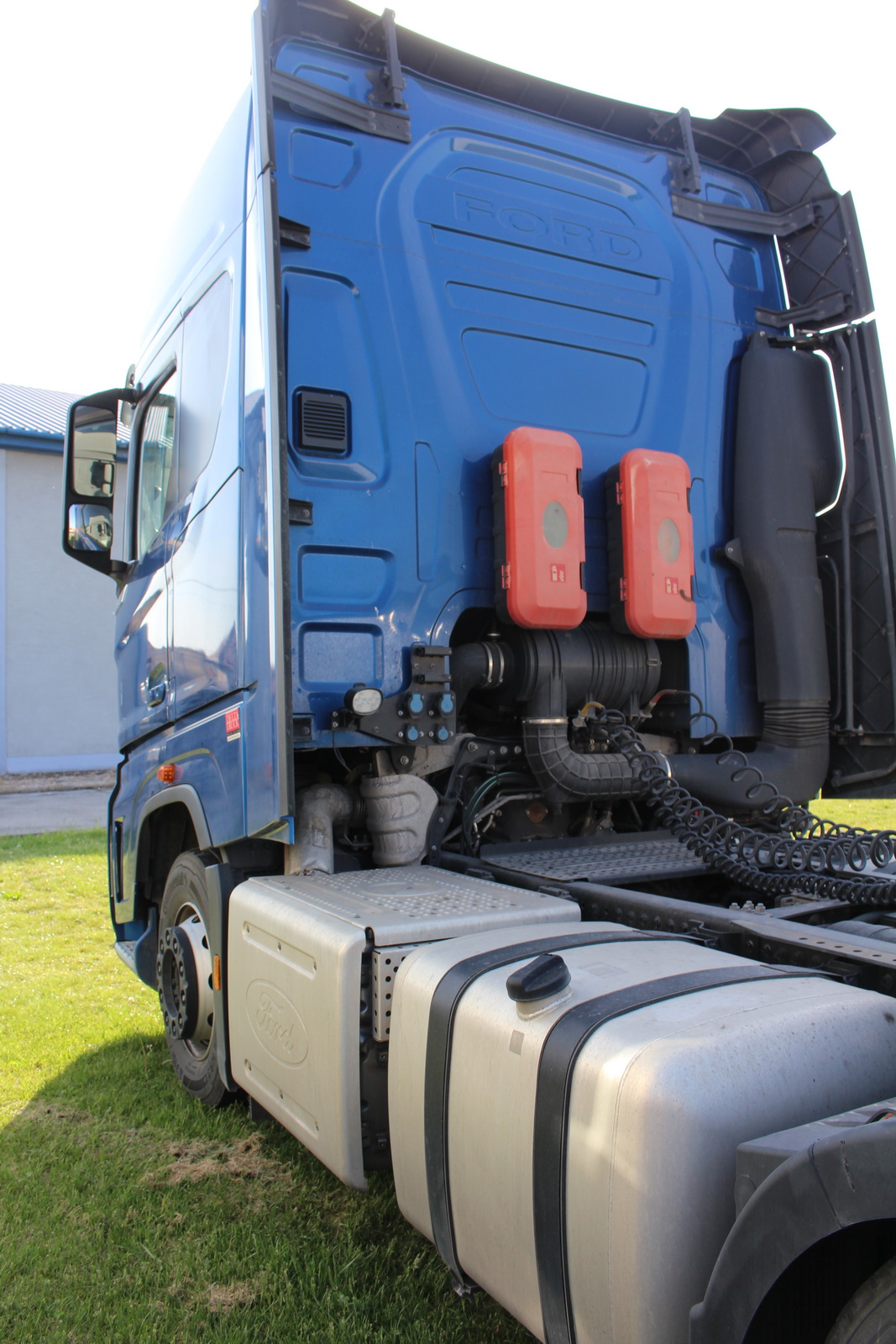 Nyergesvontató és pótkocsi 12