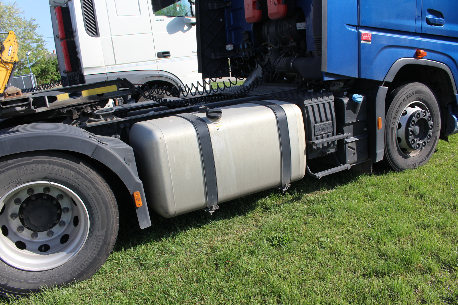 Nyergesvontató és pótkocsi 13