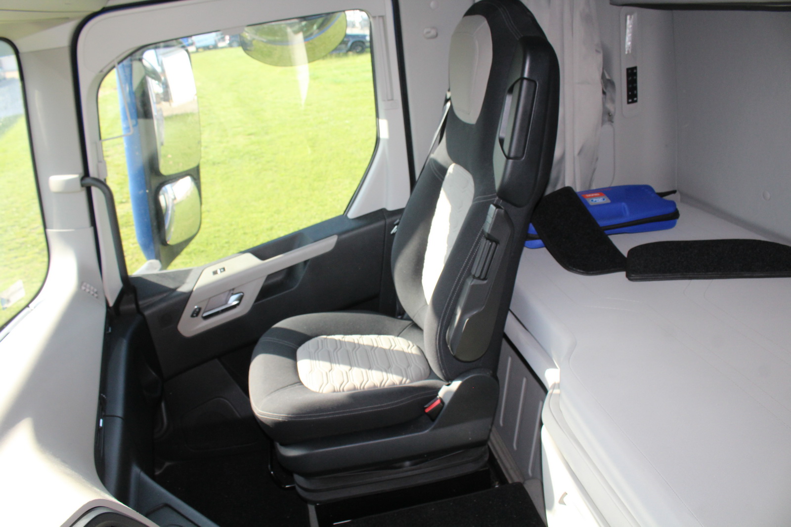 Nyergesvontató és pótkocsi 20