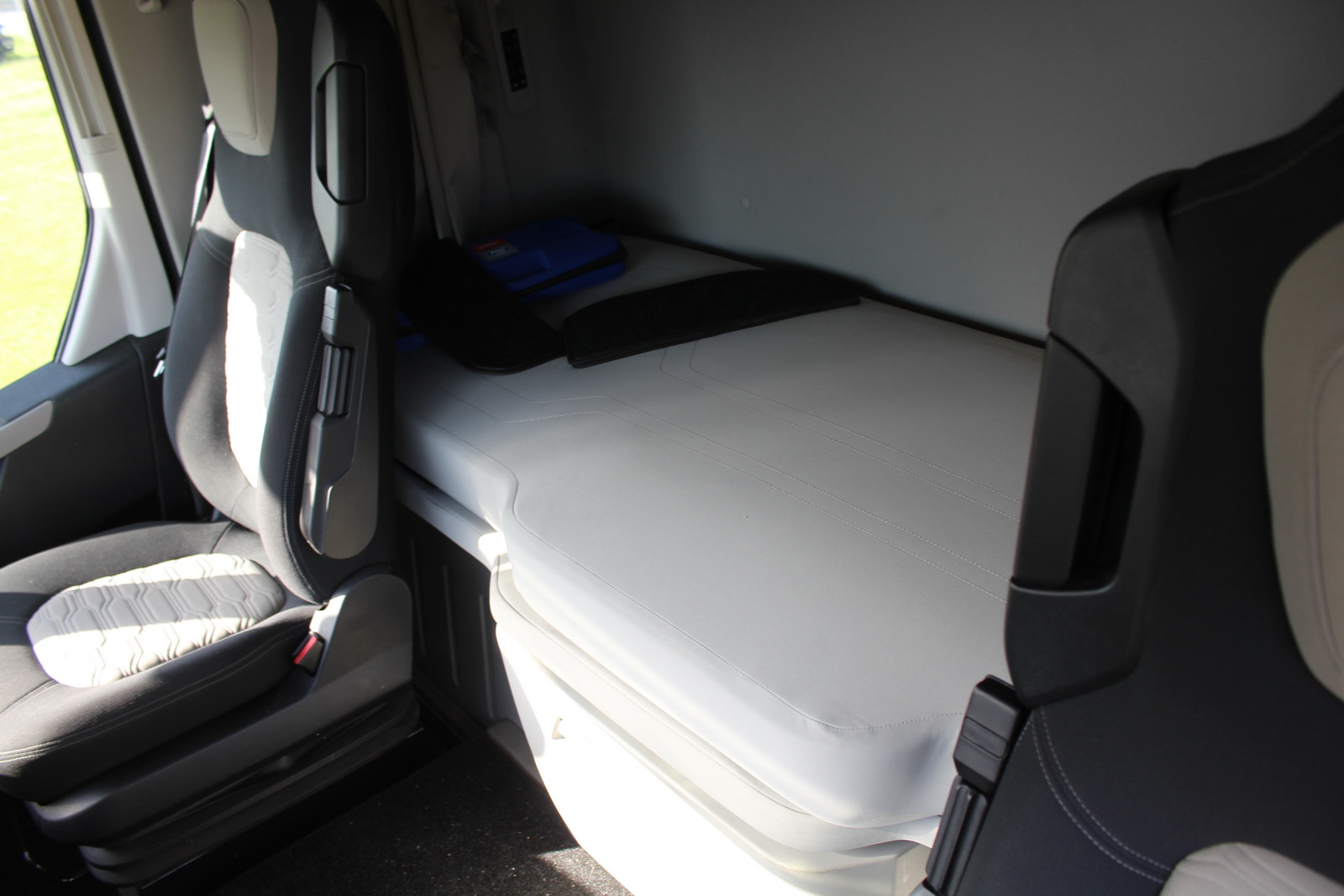 Nyergesvontató és pótkocsi 21