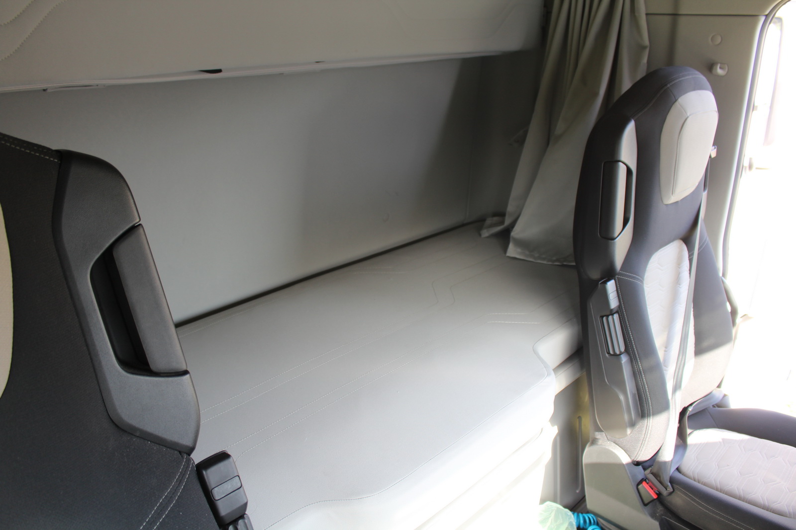 Nyergesvontató és pótkocsi 23