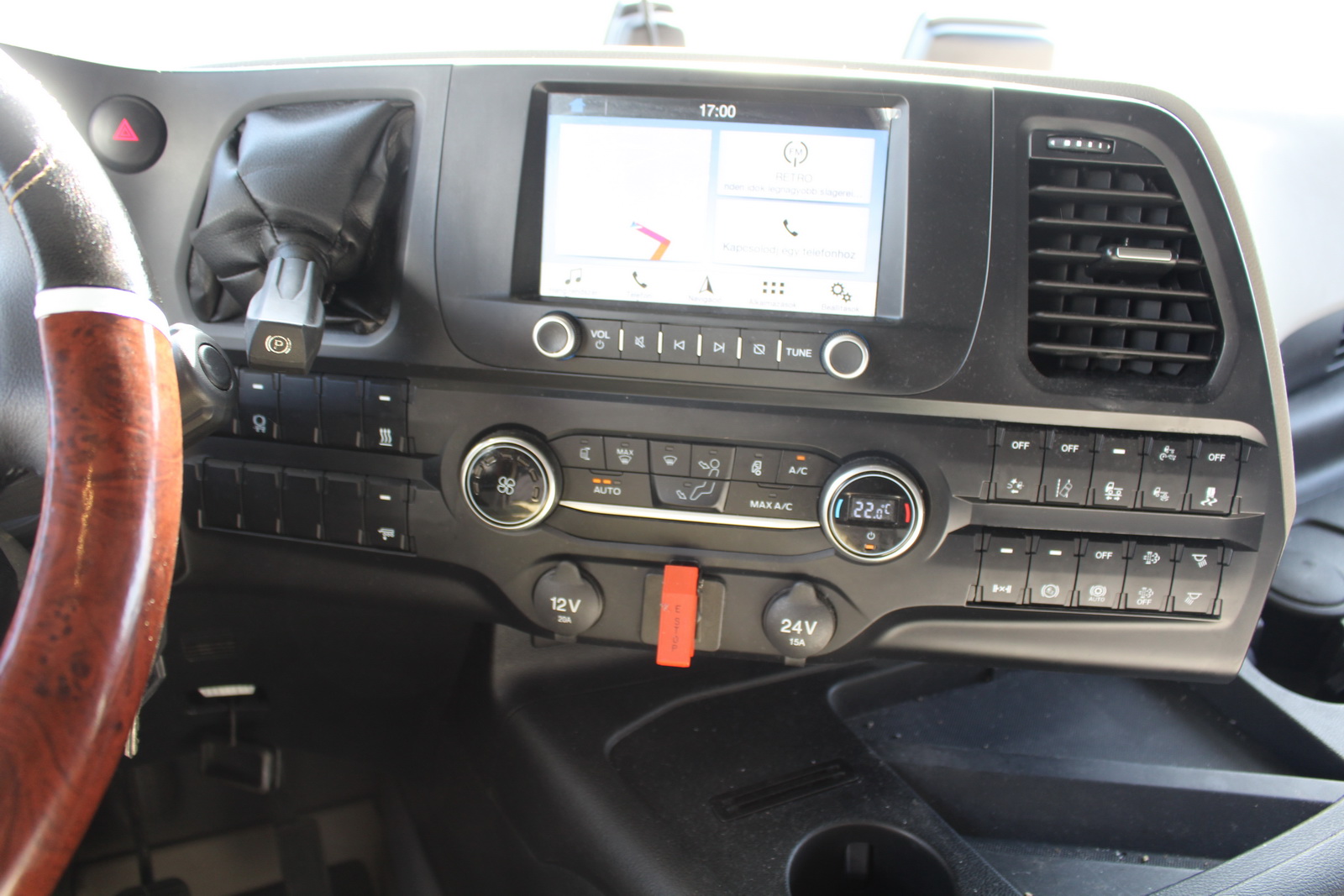 Nyergesvontató és pótkocsi 27