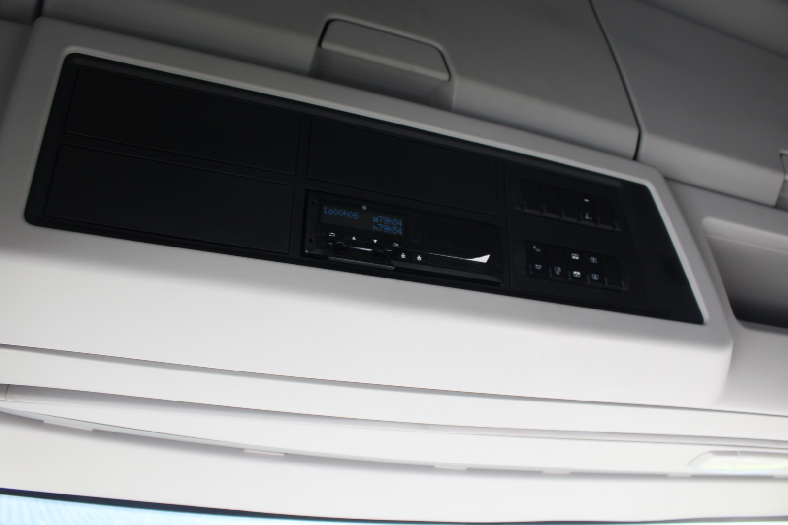 Nyergesvontató és pótkocsi 28