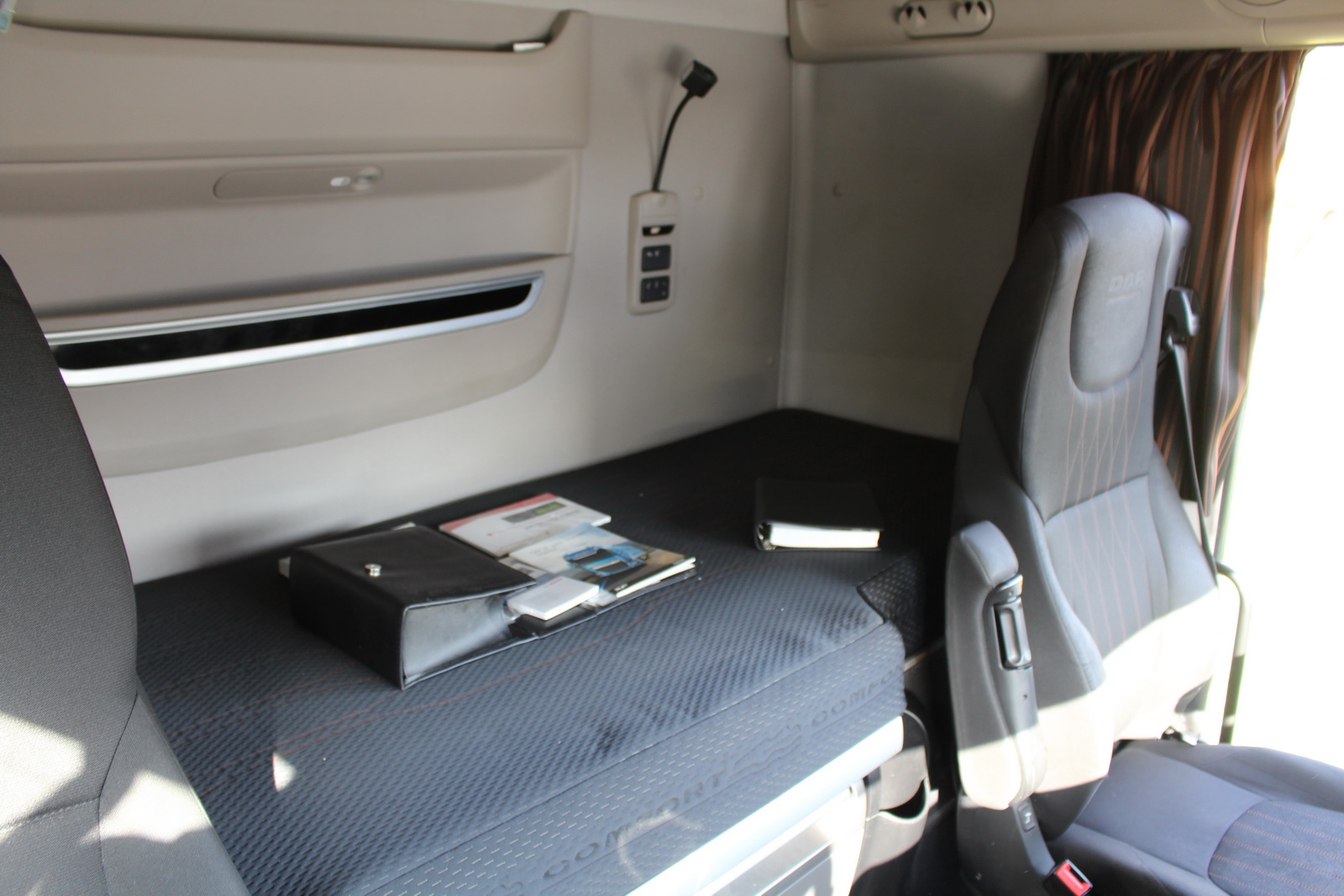 Nyergesvontató és pótkocsi 9