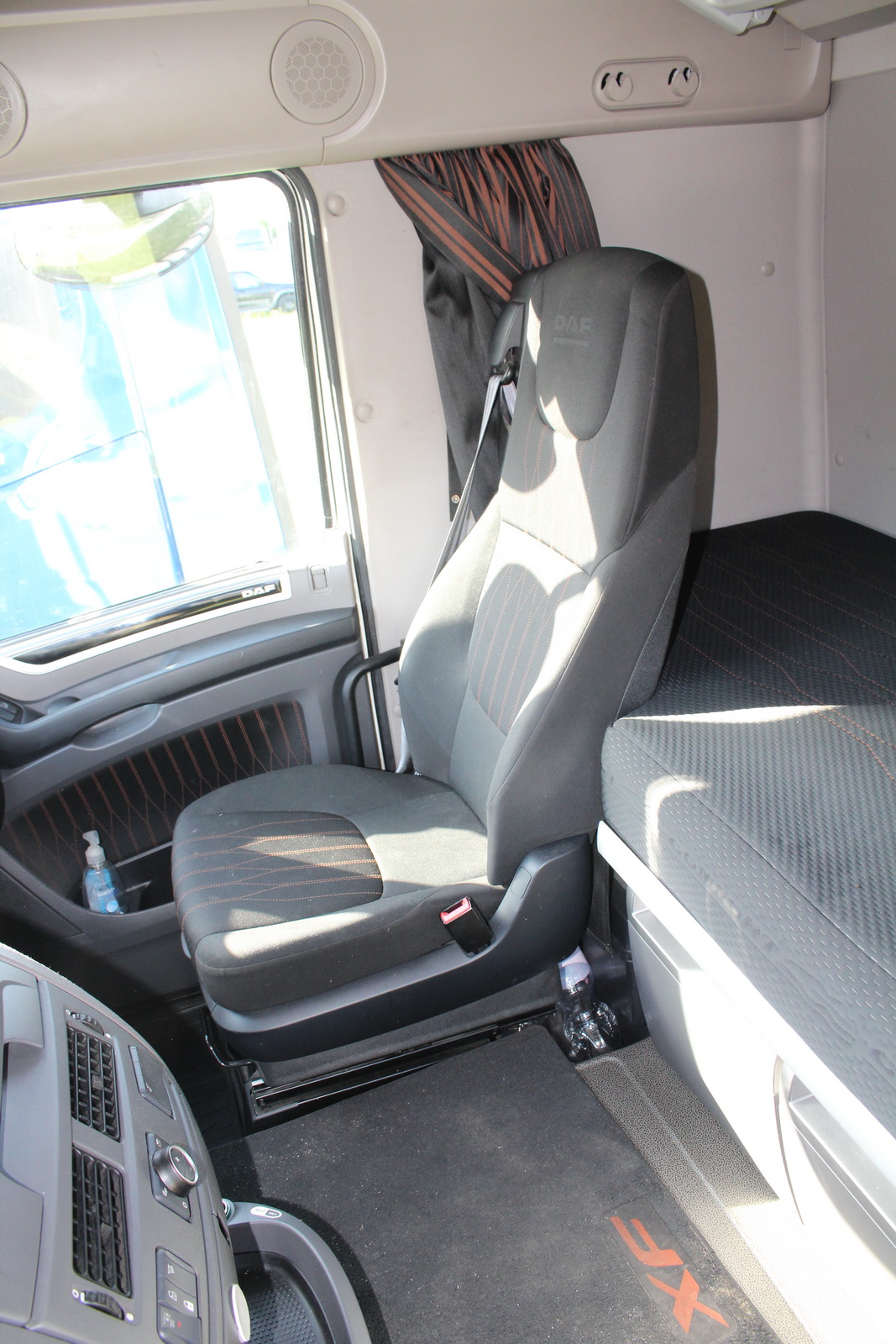 Nyergesvontató és pótkocsi 13