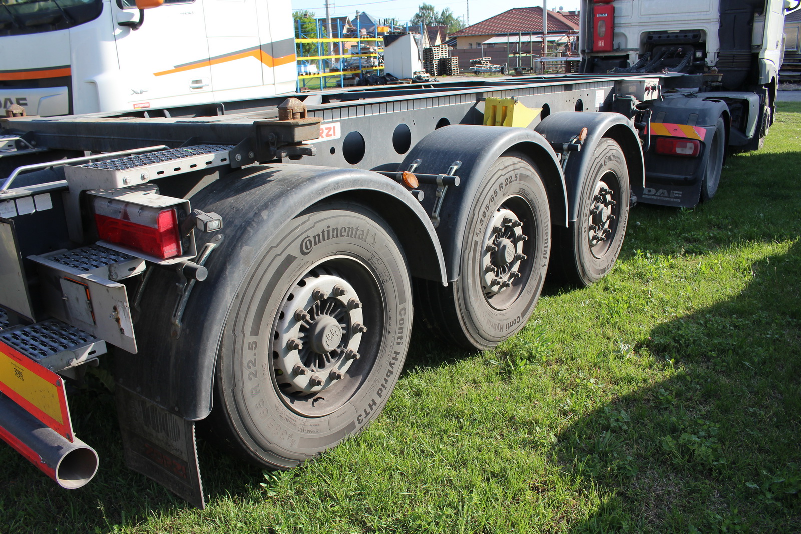 Nyergesvontató és pótkocsi 25